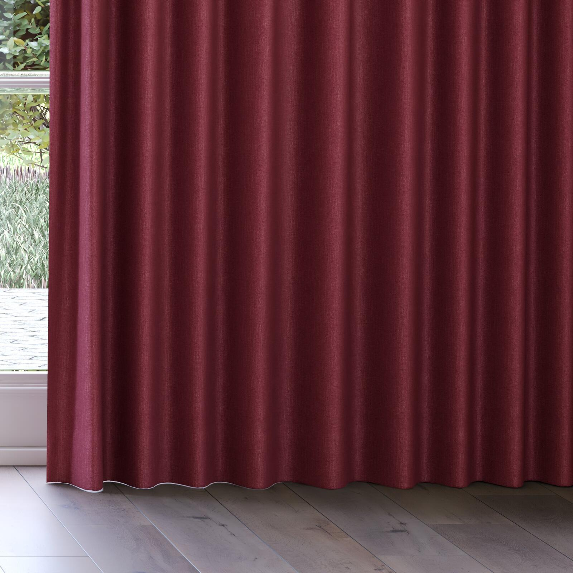 Bottom view of Bronco Plum, on curtain rail