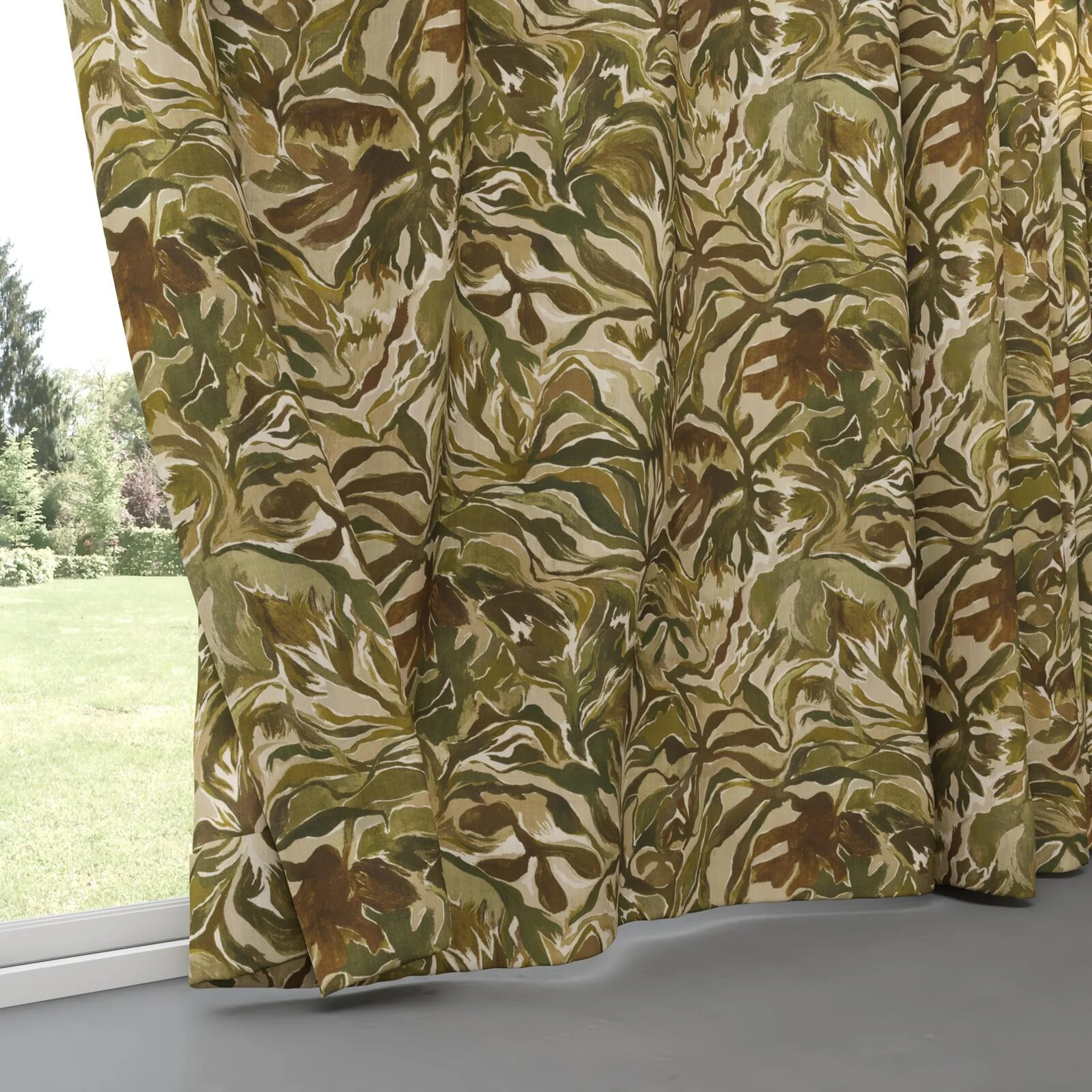 Bottom view of Grande Terre Jungle, pinch pleat