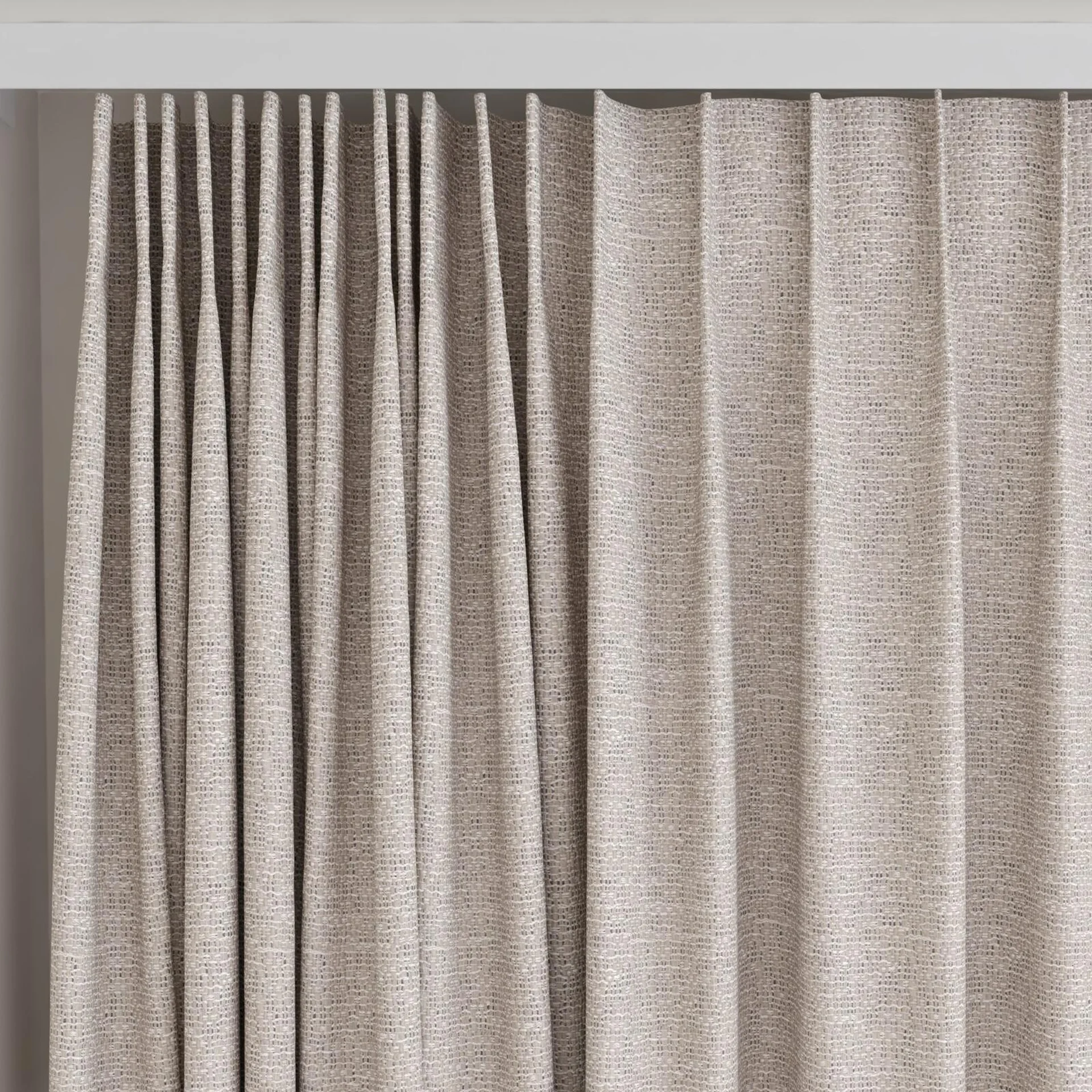 Top view of Cestino Flax, on curtain rail