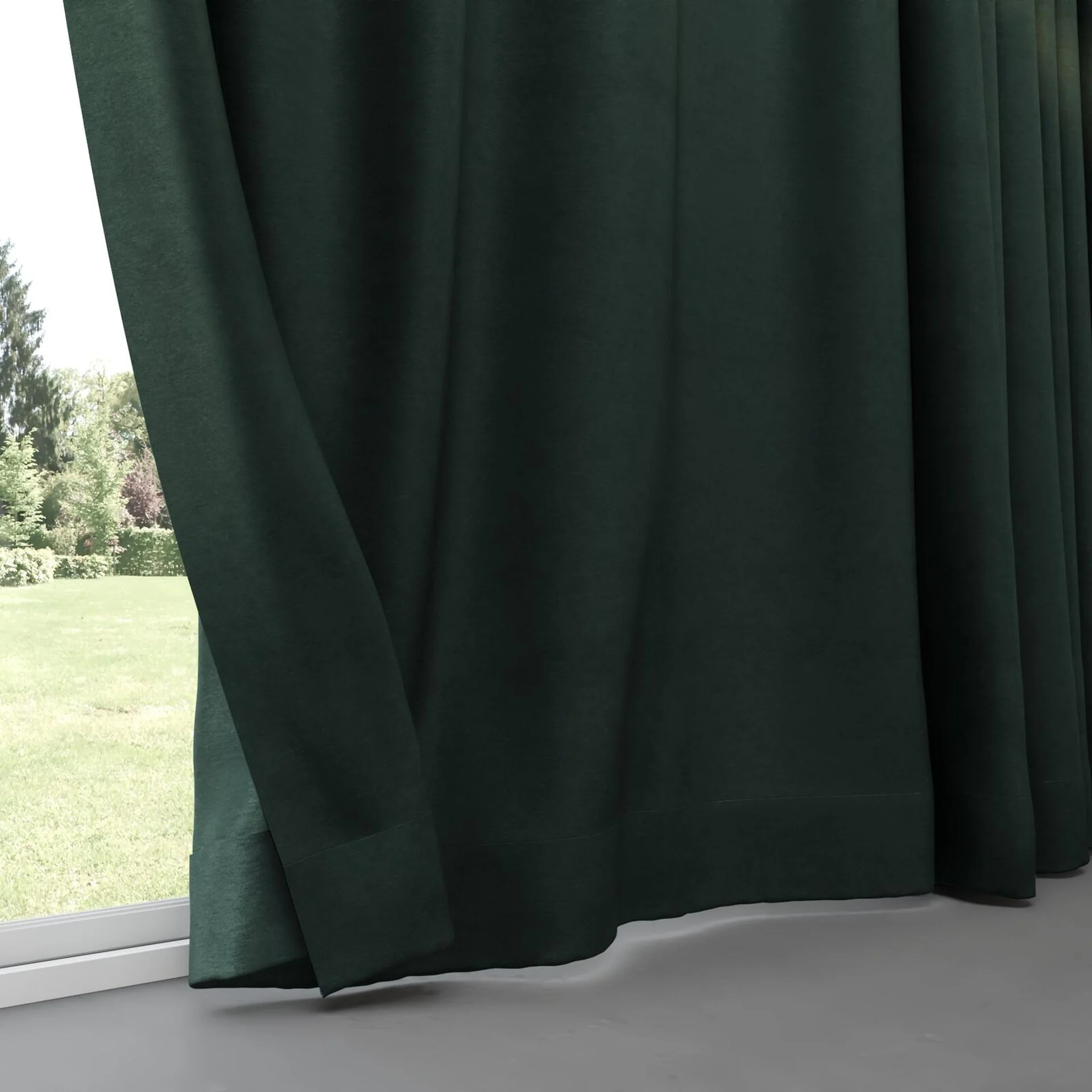 Bottom view of Baron Ivy, pinch pleat
