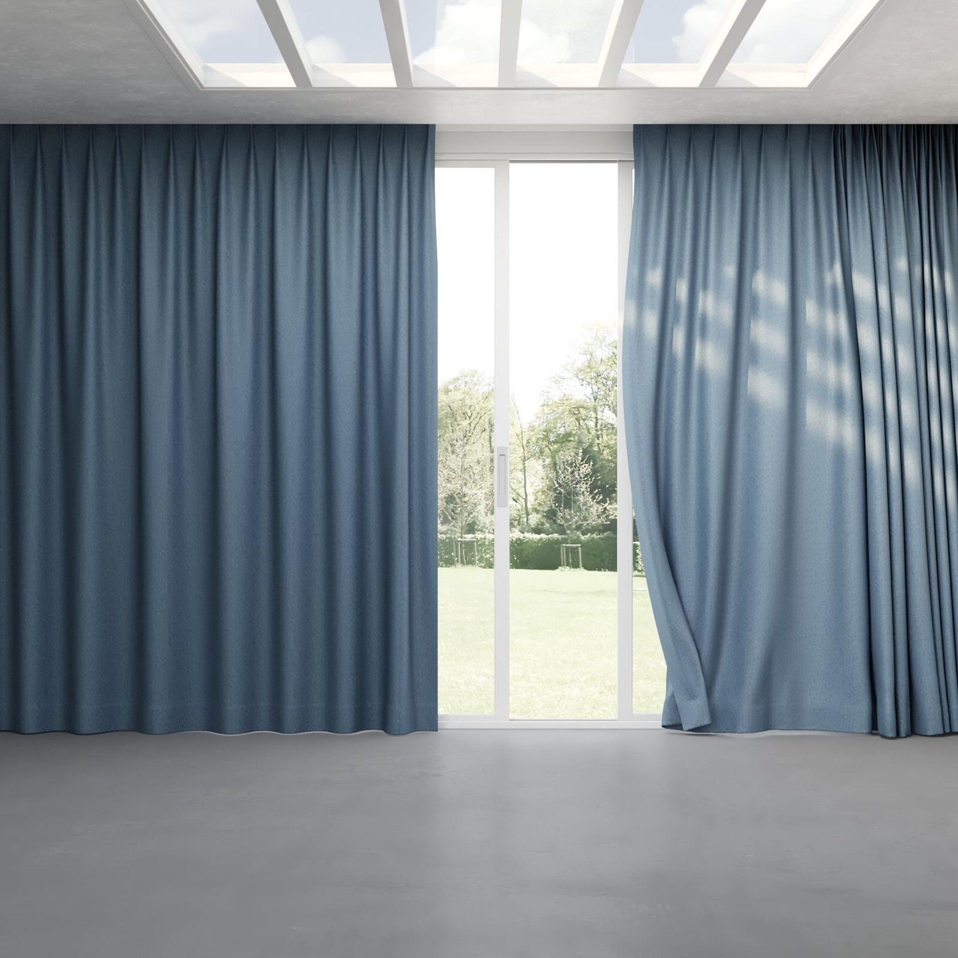 Full view of Rewind Niagara, pinch pleat