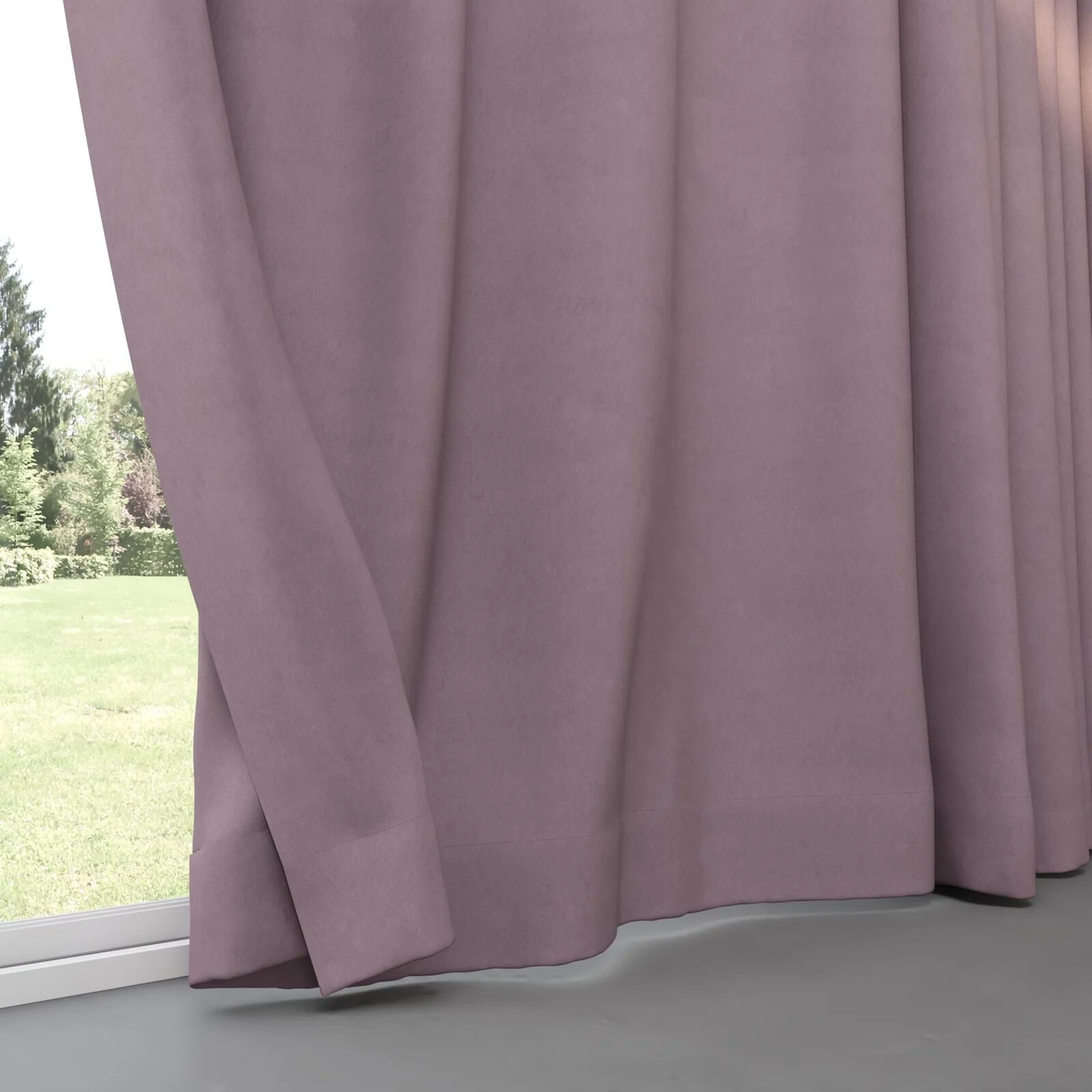 Bottom view of Lech Parma, pinch pleat