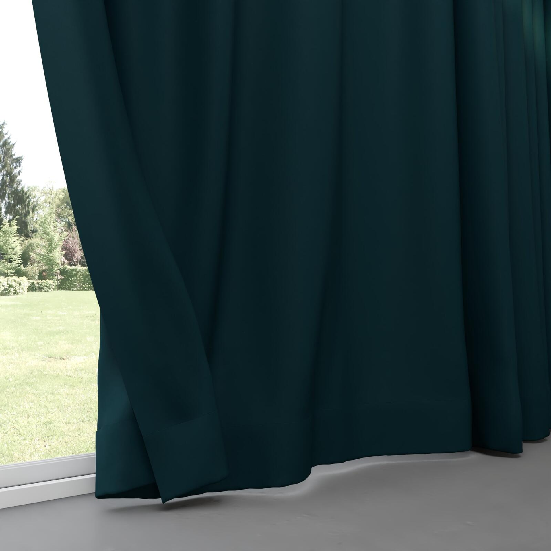 Bottom view of Vela Emerald, pinch pleat