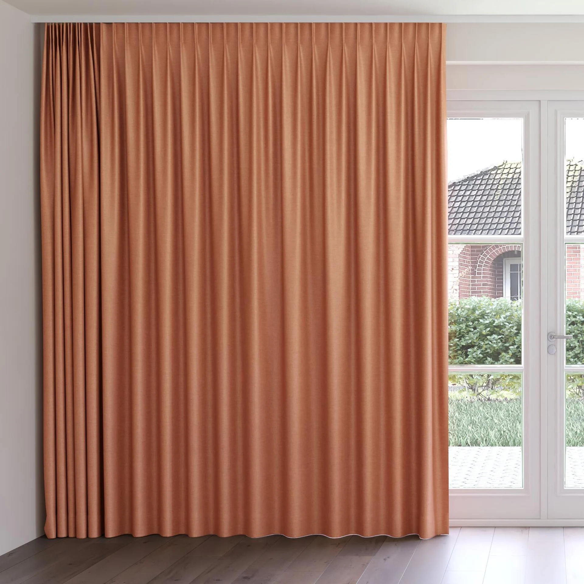 Front view of Tonto Spice, on curtain rail