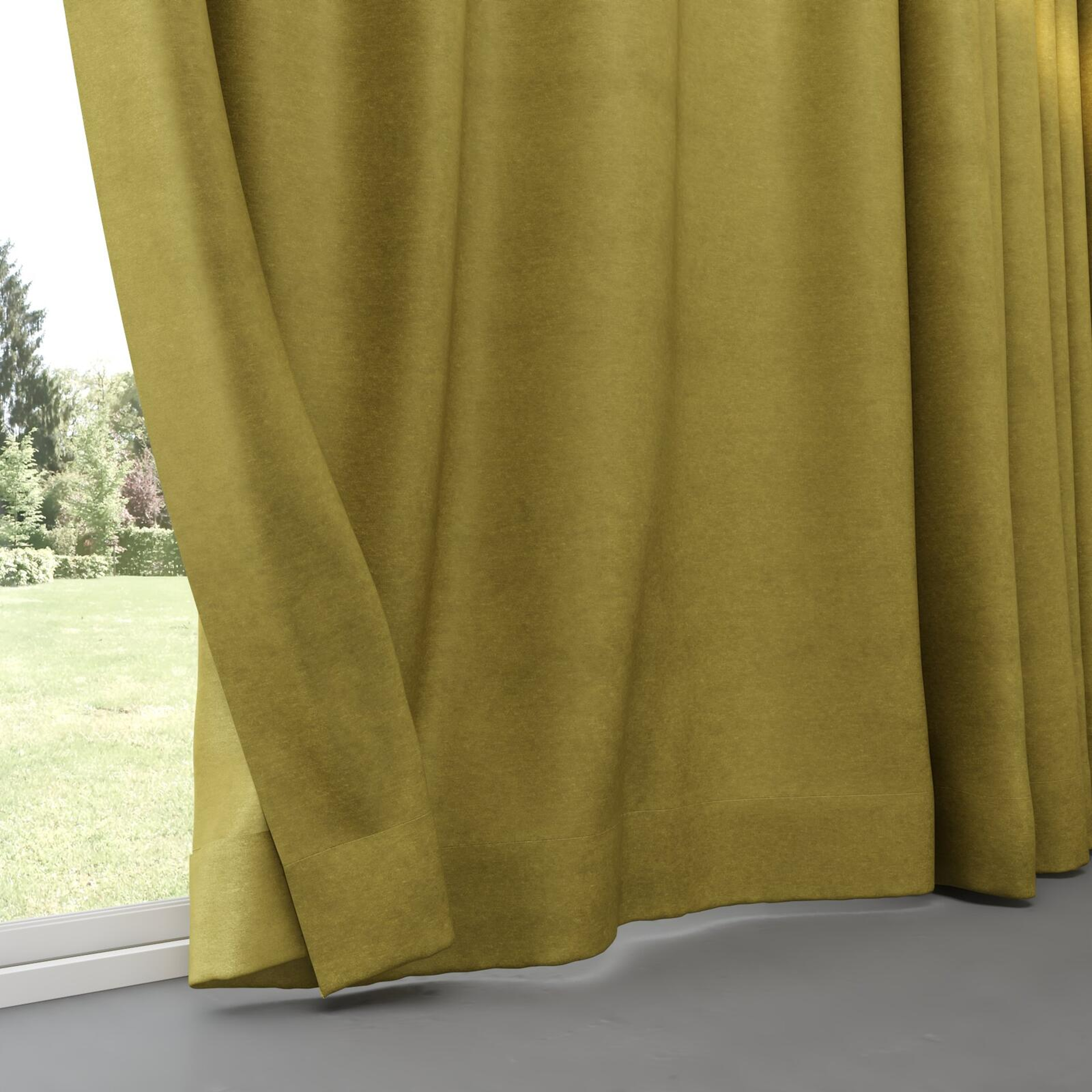 Bottom view of Baron Moss, pinch pleat