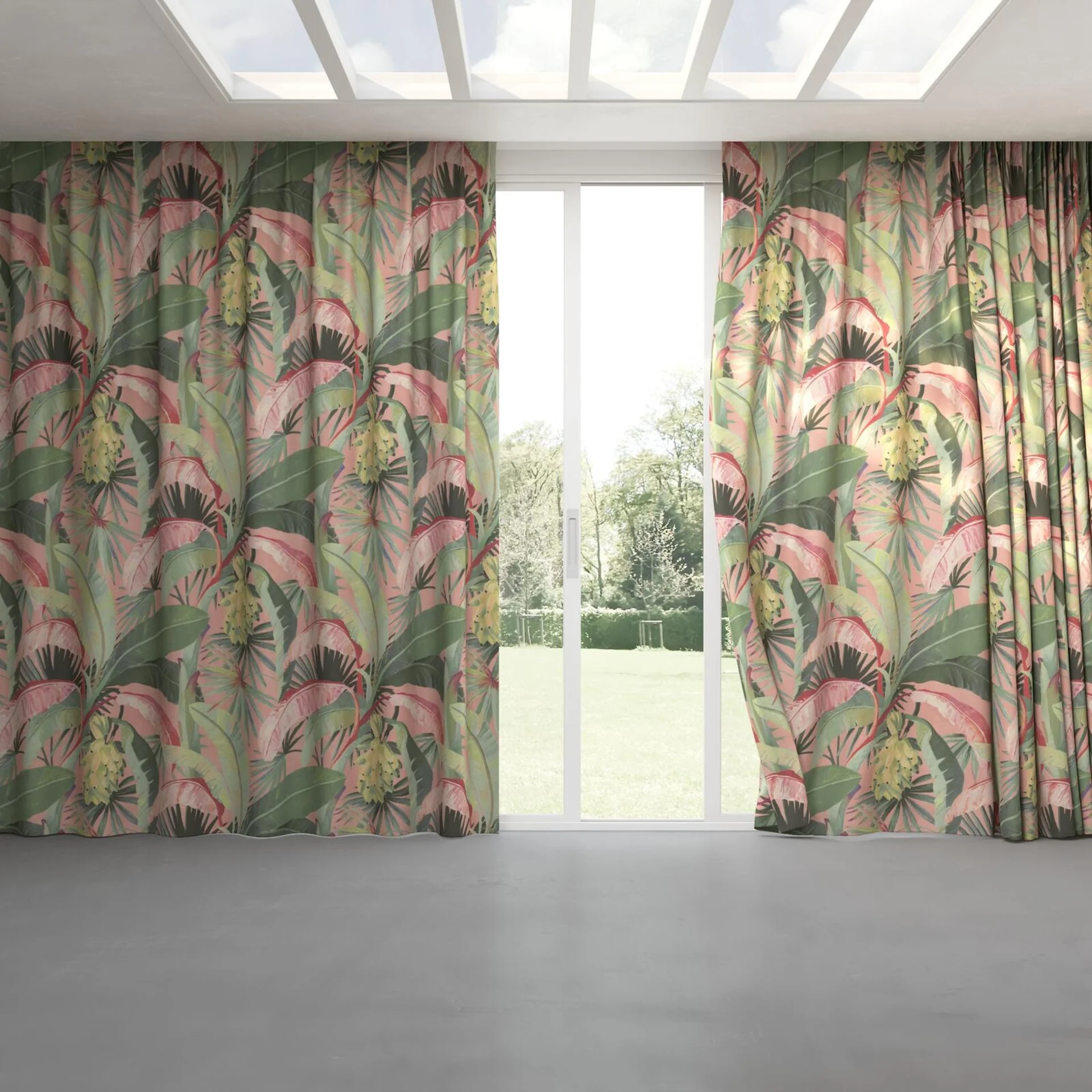 Full view of La Palma Coral, pinch pleat