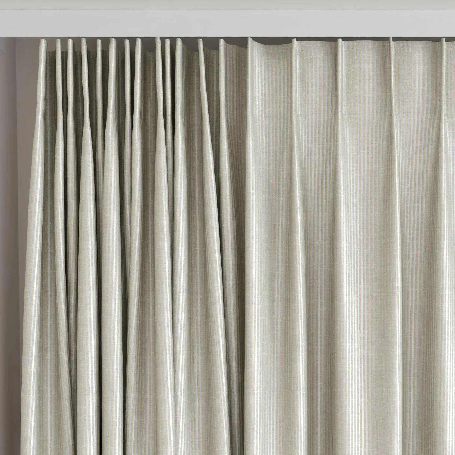 Top view of Leonardo Sand, on curtain rail