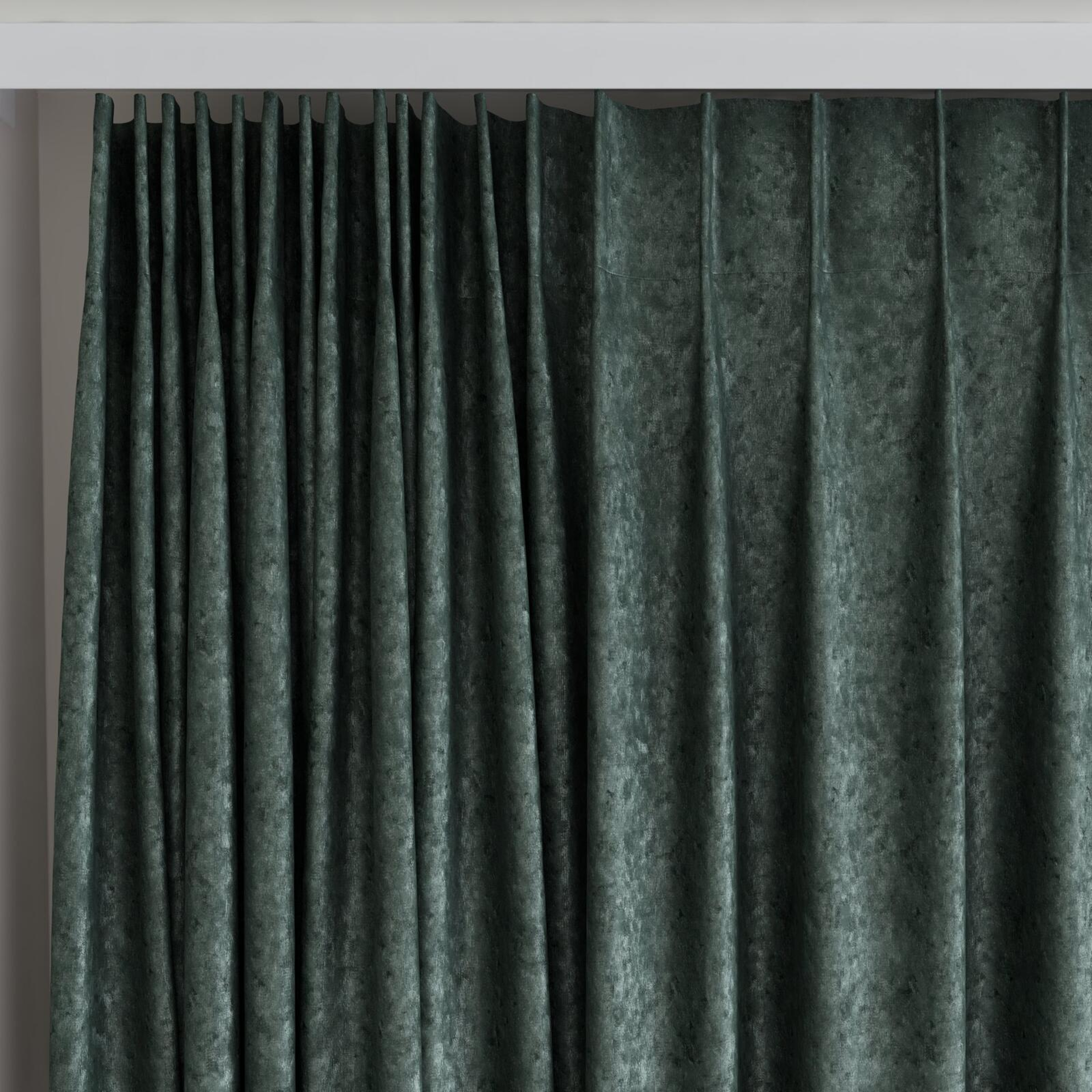 Top view of Opera Mineral, on curtain rail