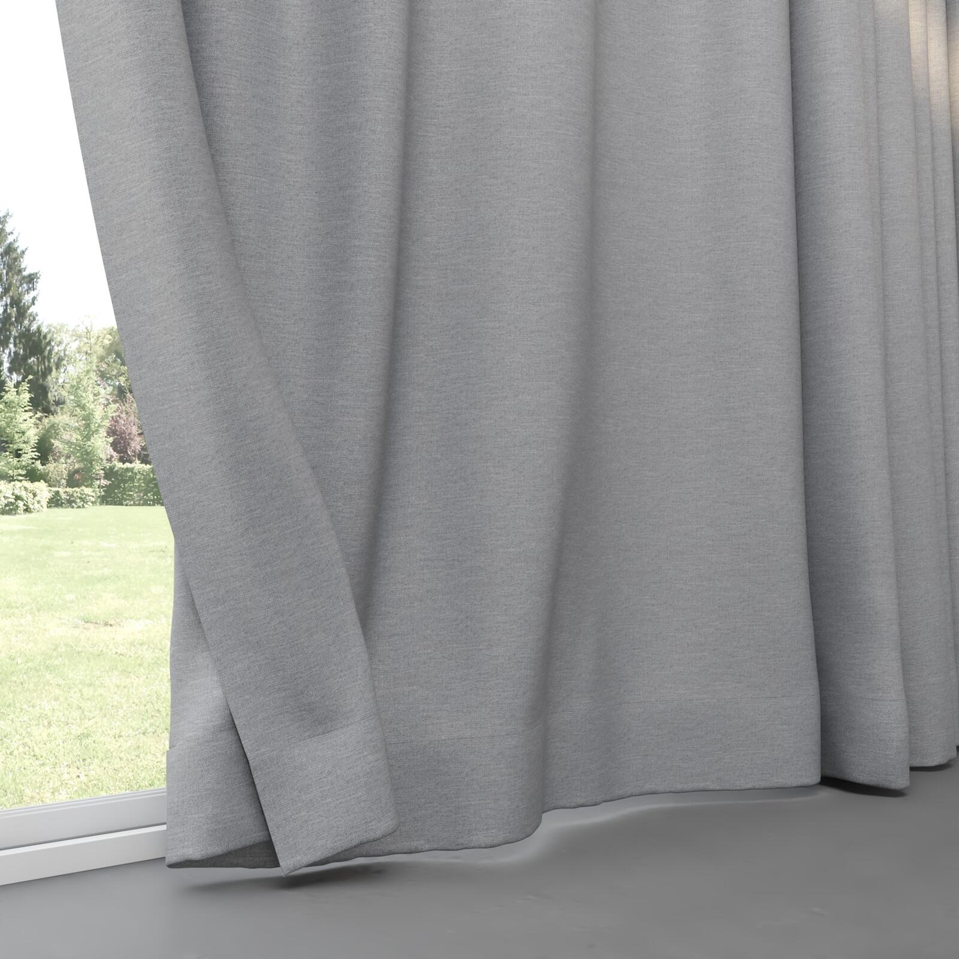 Bottom view of Casual Griffin, pinch pleat