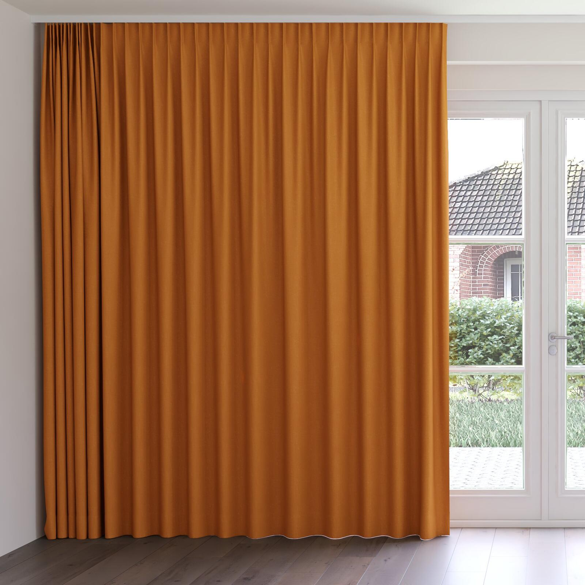 Front view of Coverlet Rust, on curtain rail
