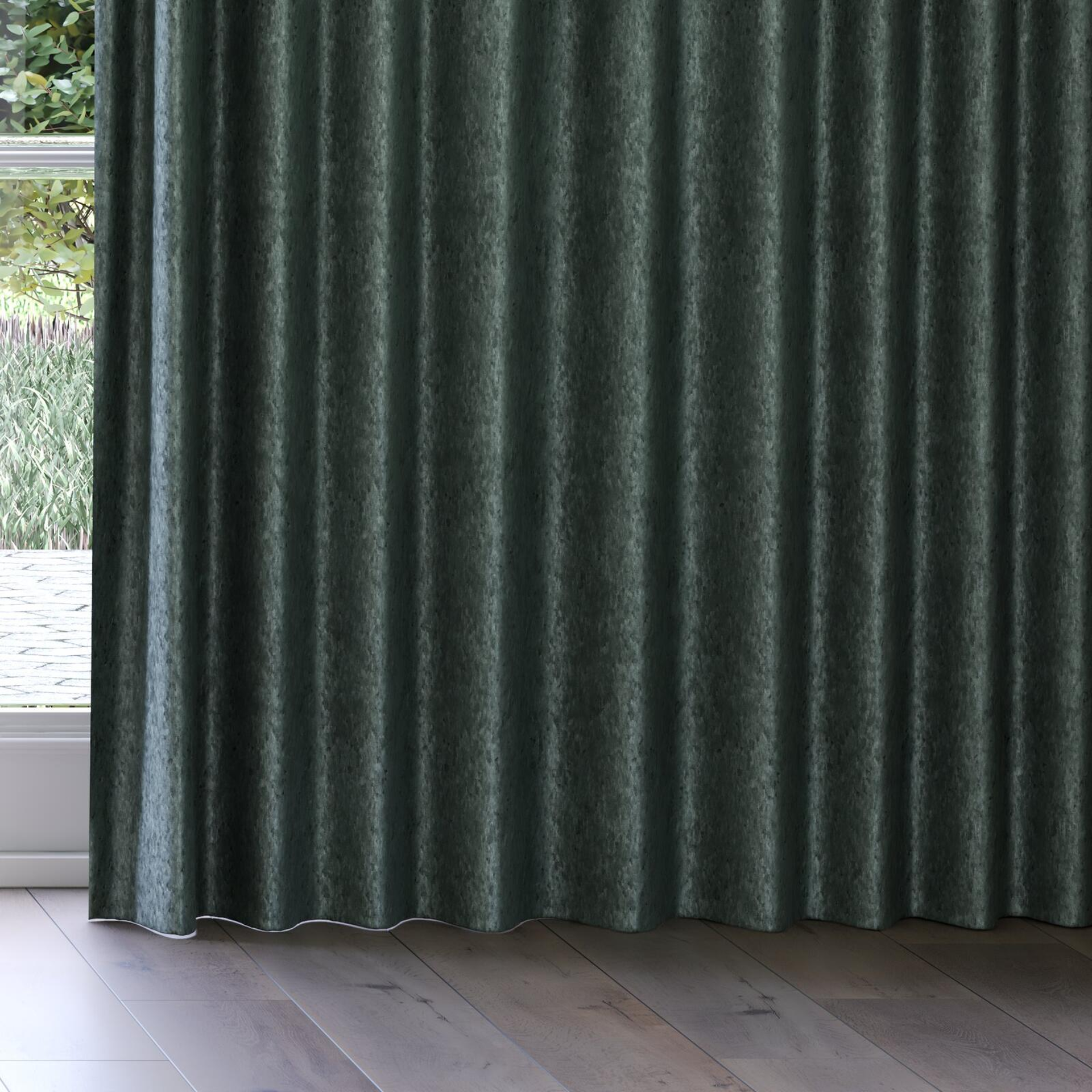 Bottom view of Opera Mineral, on curtain rail