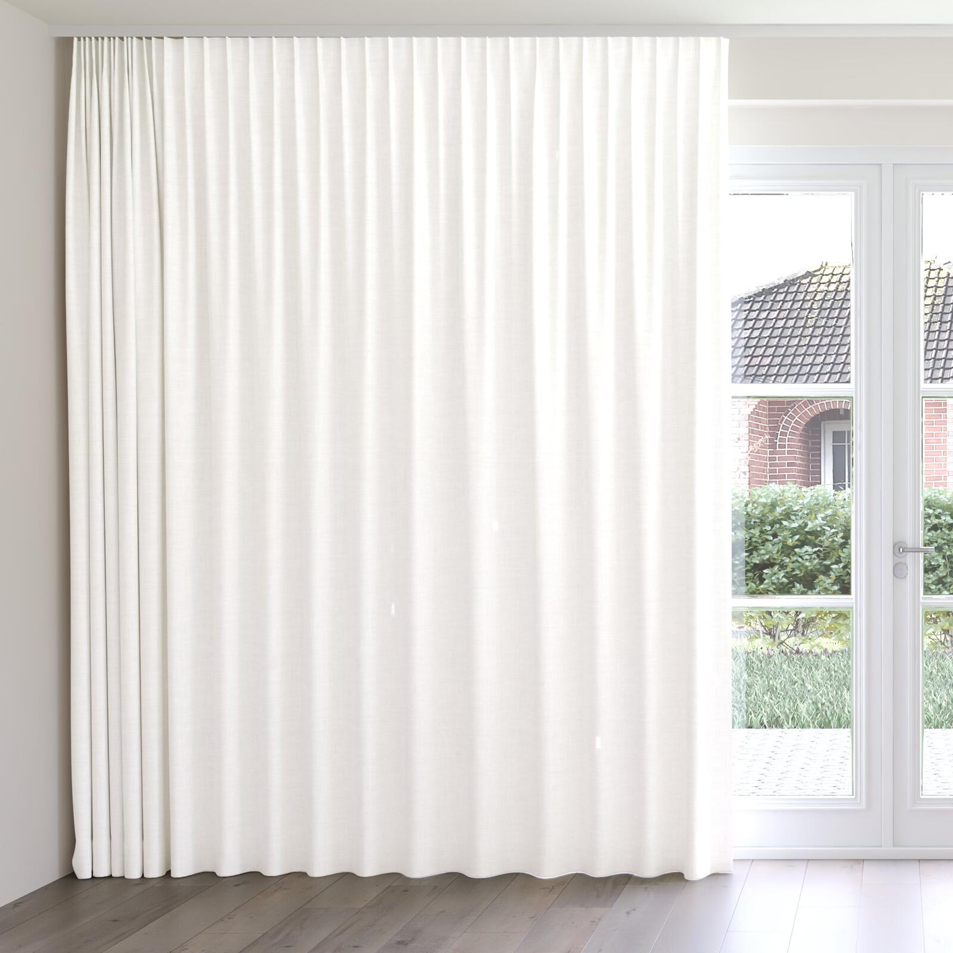 Front view of Keystone Snow, on curtain rail