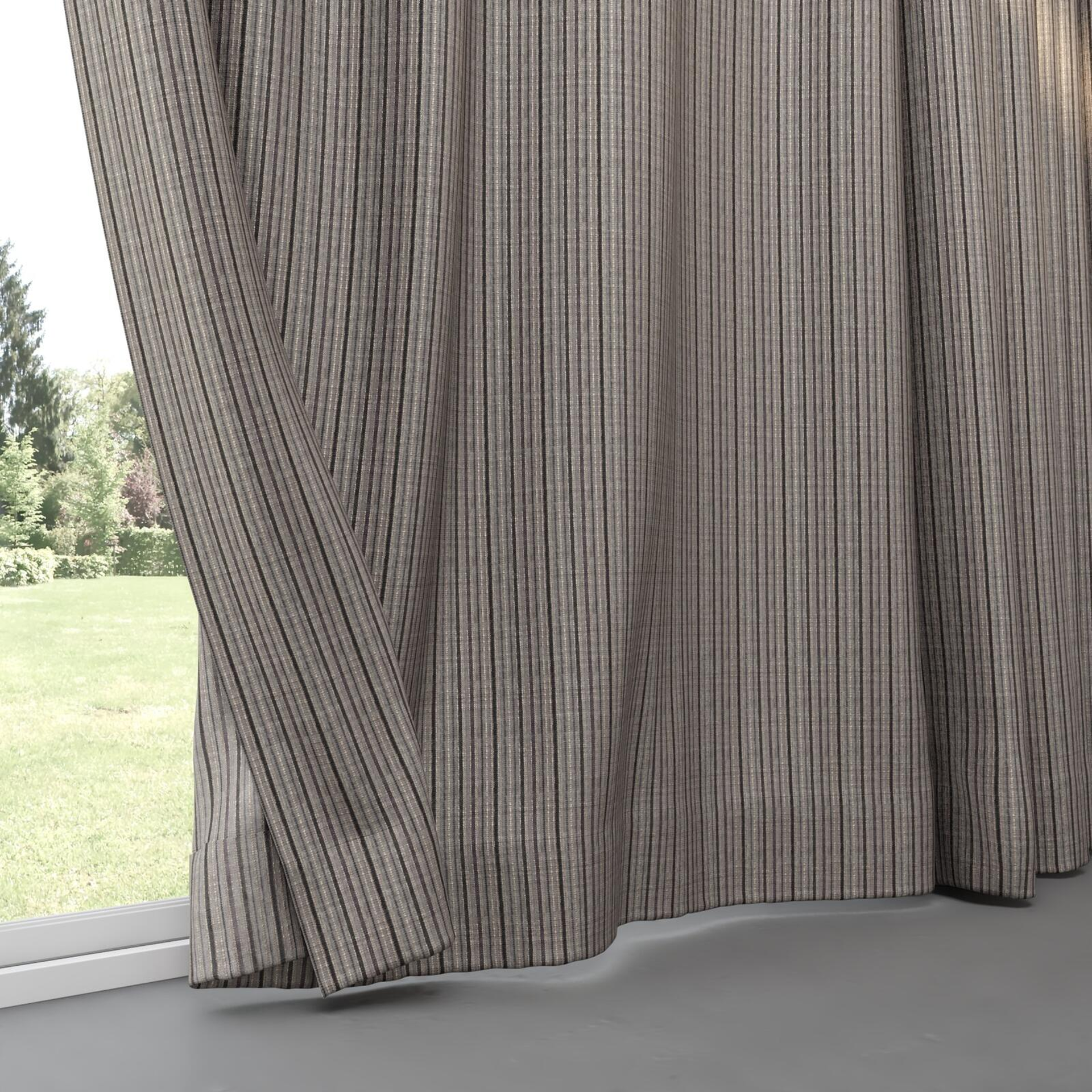 Bottom view of Oviedo Fog, pinch pleat