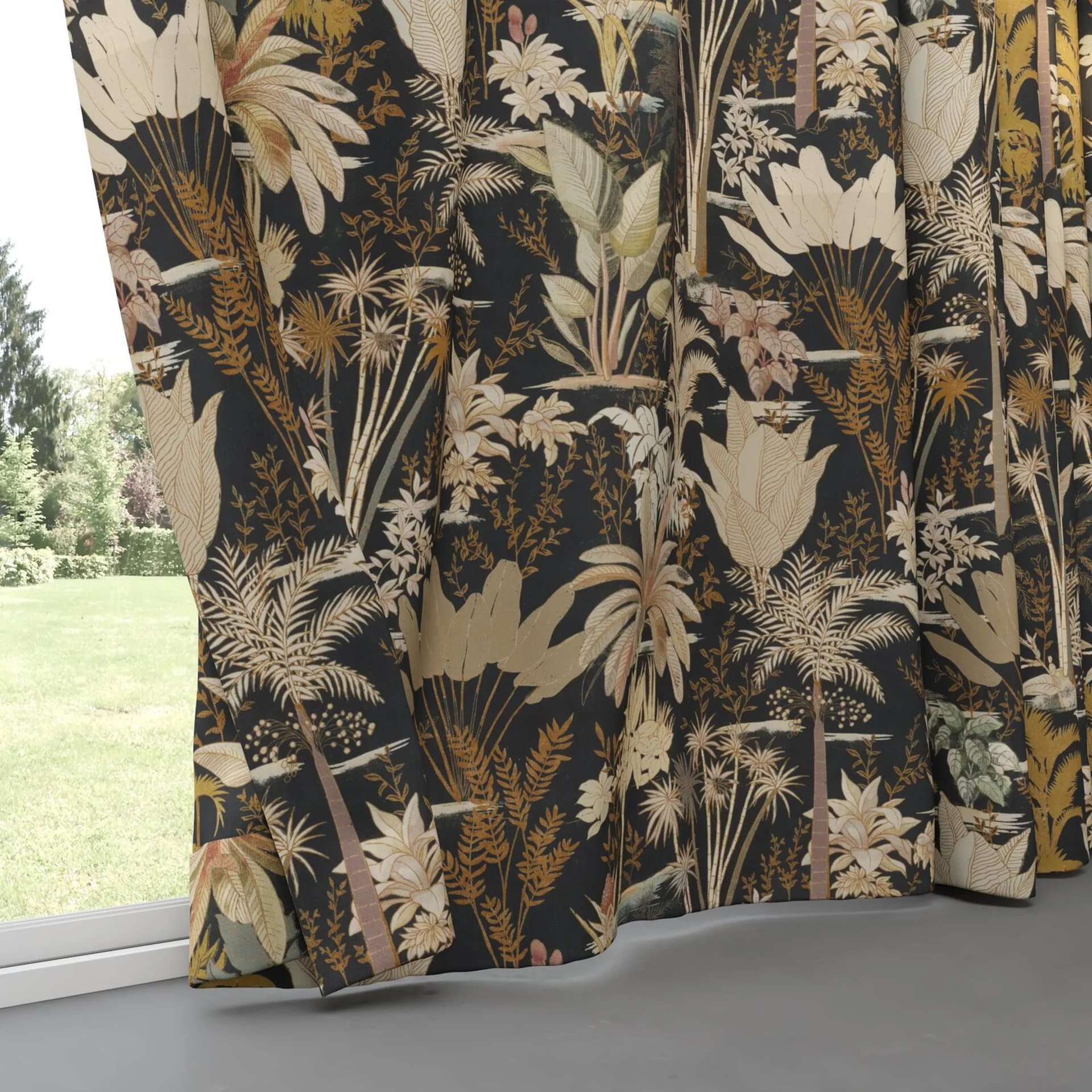Bottom view of Paloma Midnight, pinch pleat