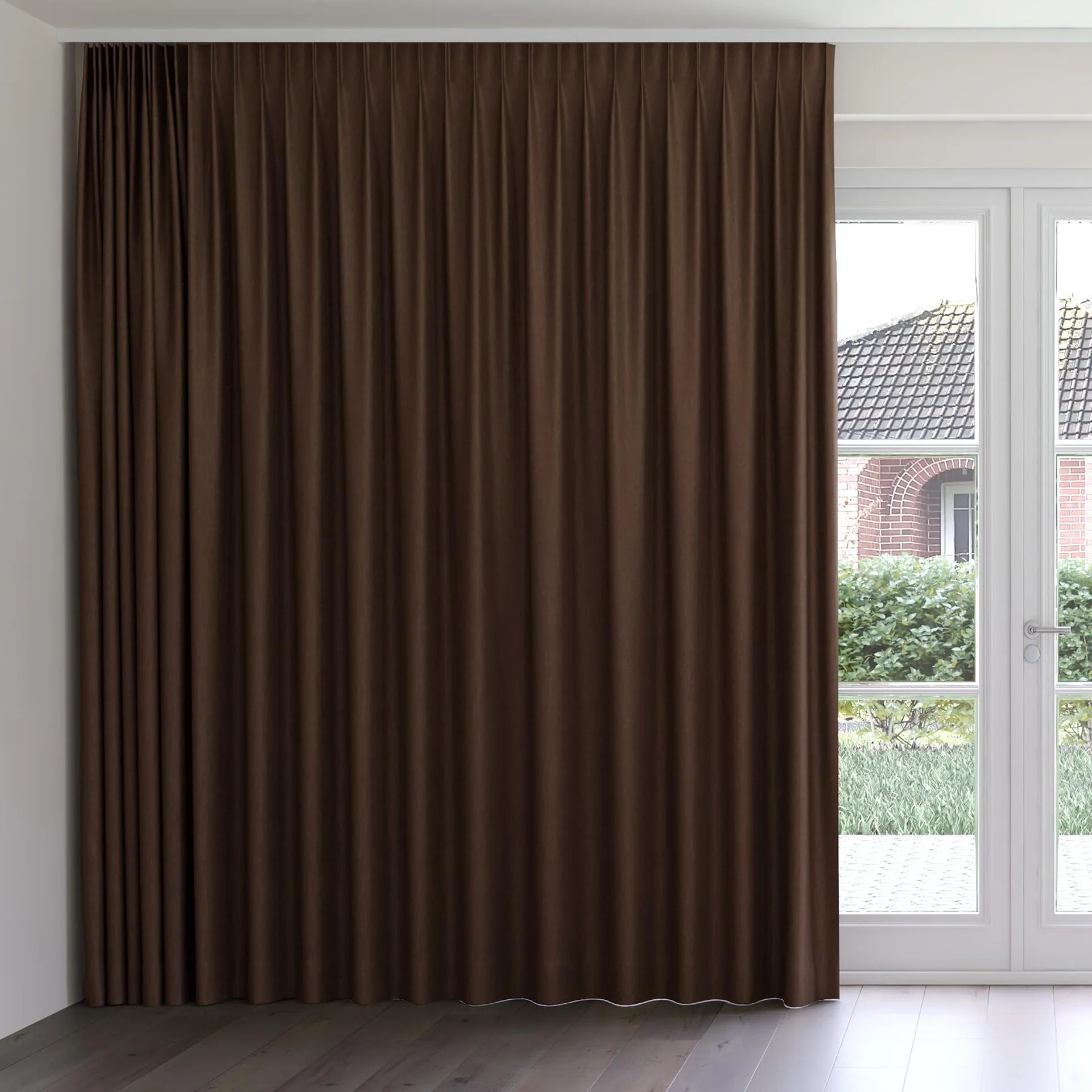 Front view of Bronco Cocoa, on curtain rail