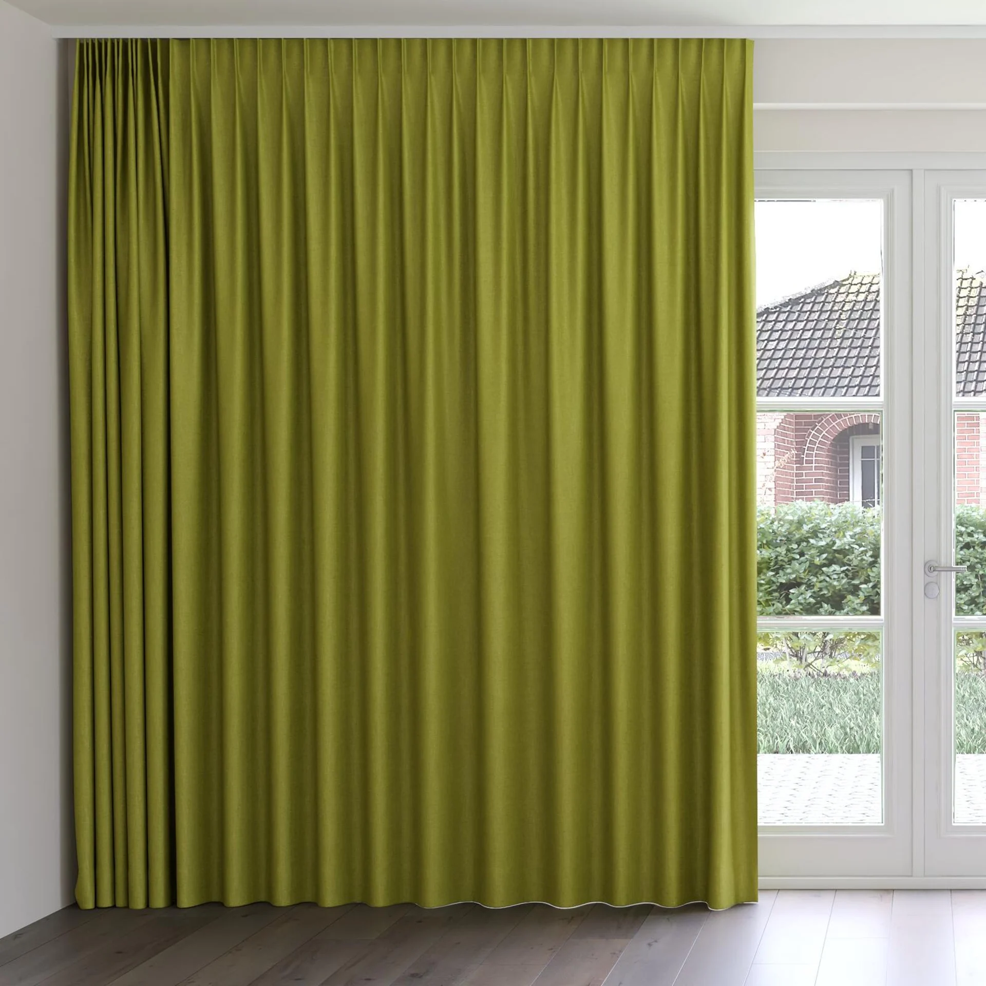 Front view of Bronco Oasis, on curtain rail