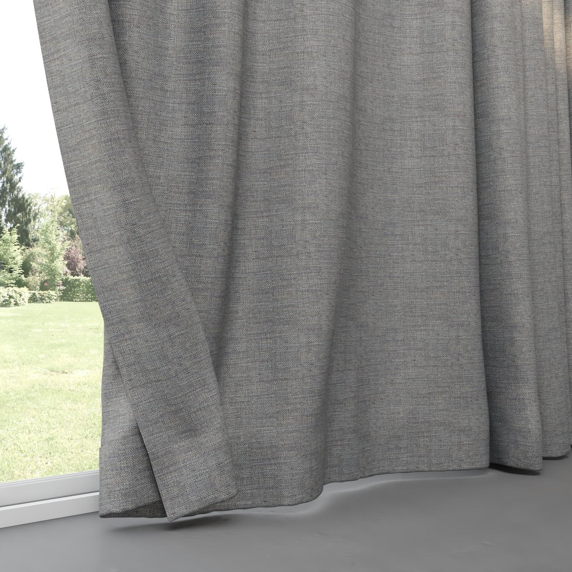 Bottom view of Latin Horizon, pinch pleat