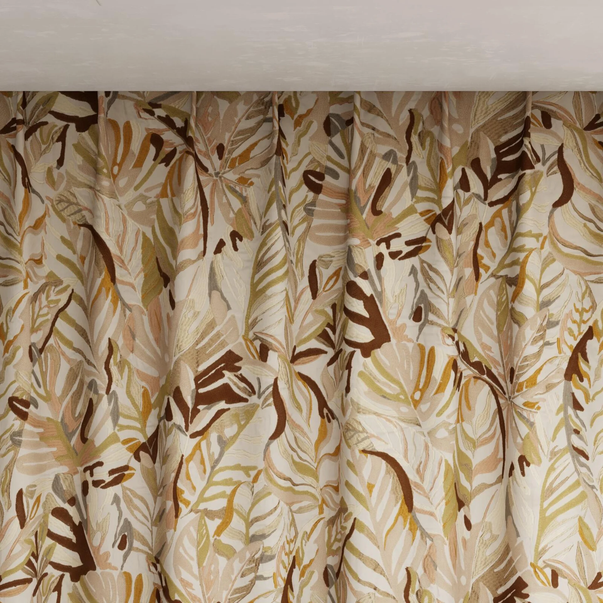 Top view of Cordia Raffia, pinch pleat
