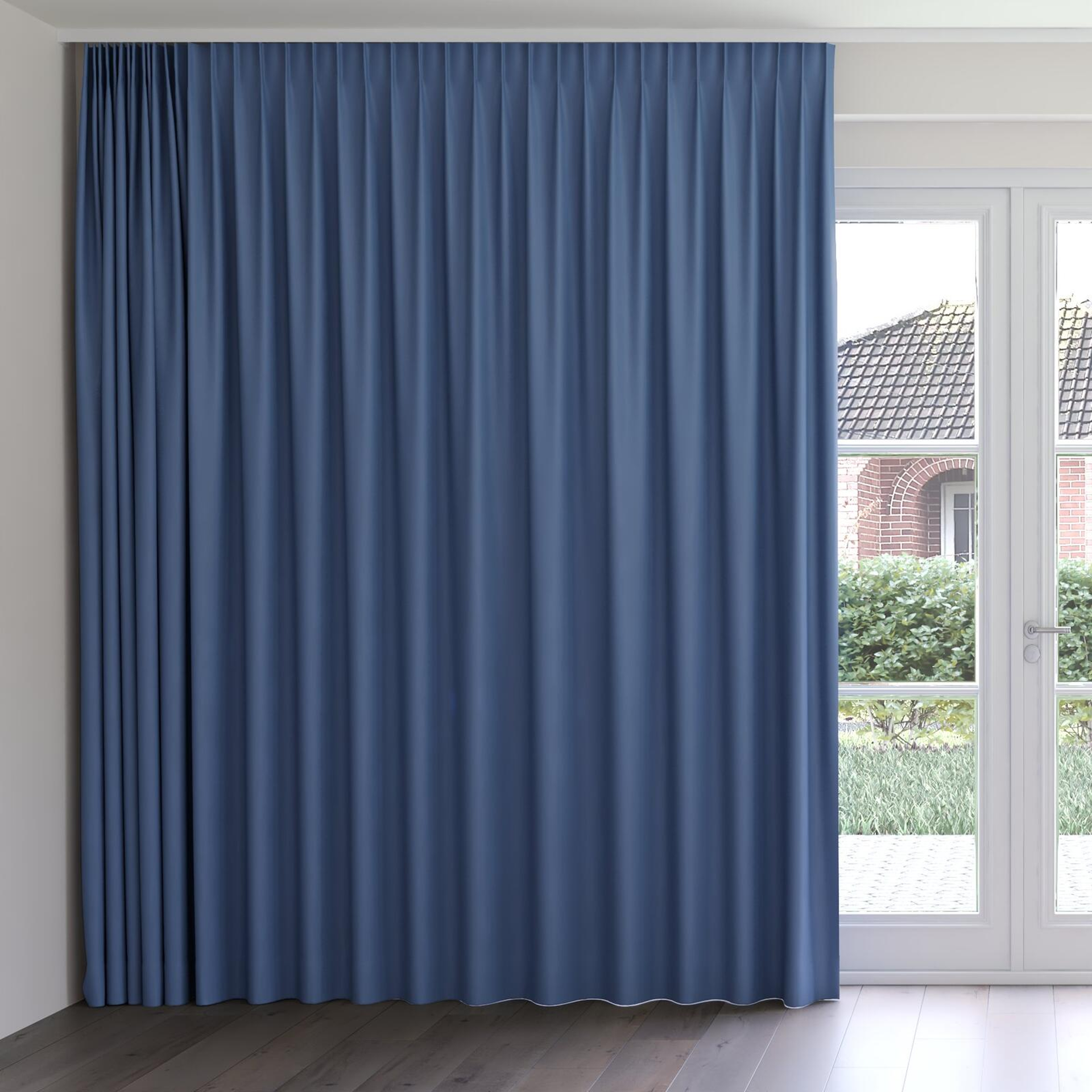 Front view of Vesta Marine, on curtain rail