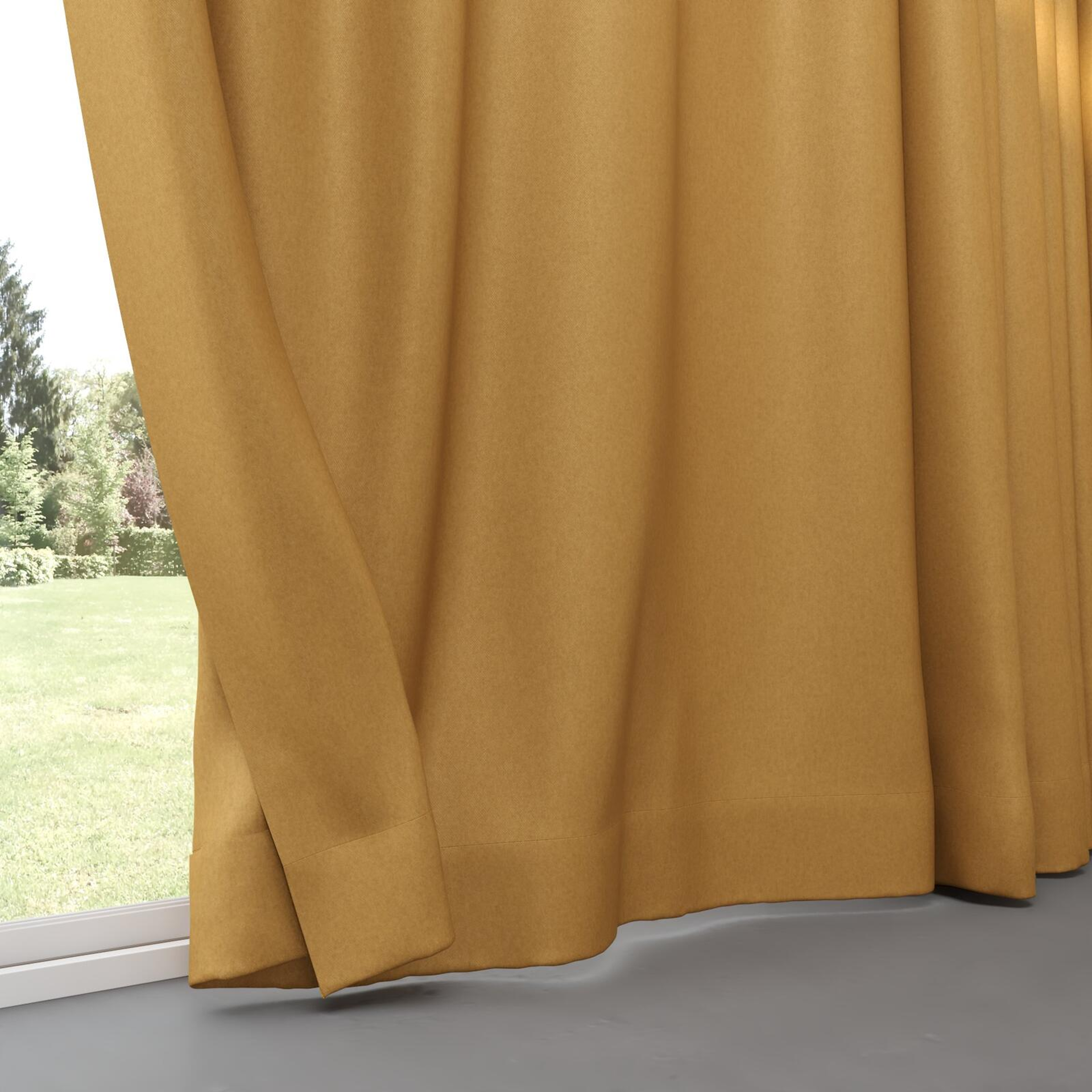 Bottom view of Woolly/Woolen Amber, pinch pleat
