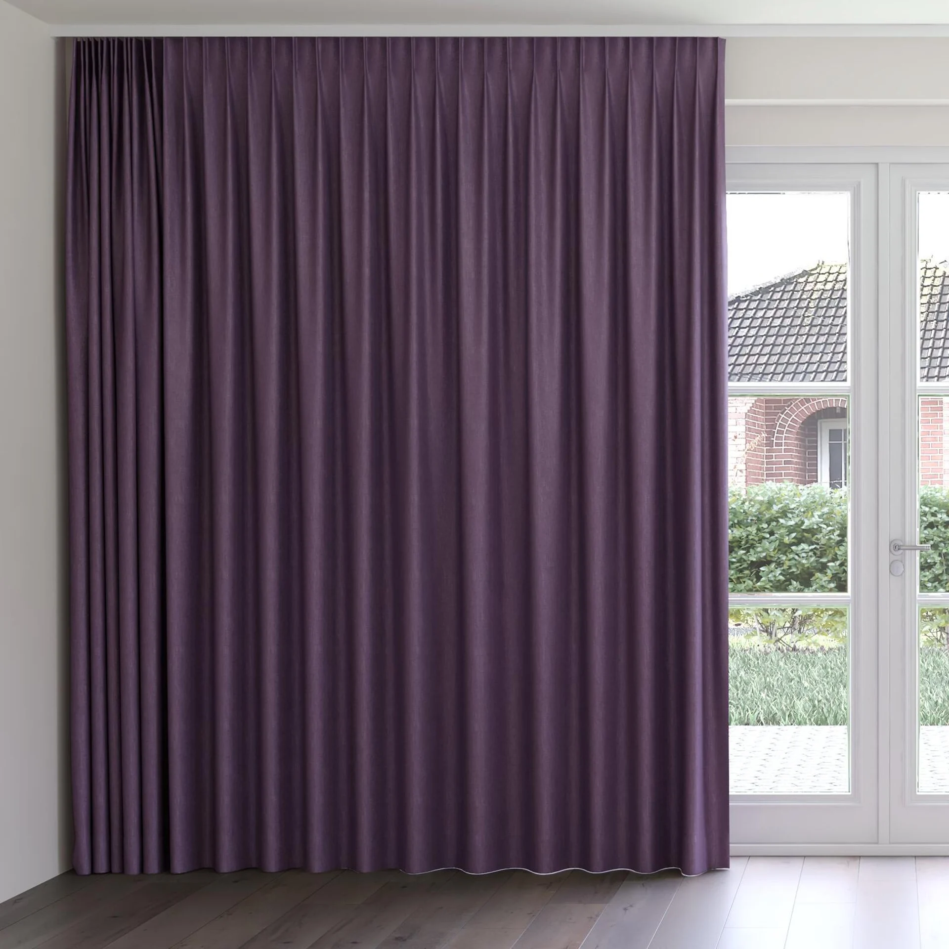 Front view of Bronco Pansy, on curtain rail