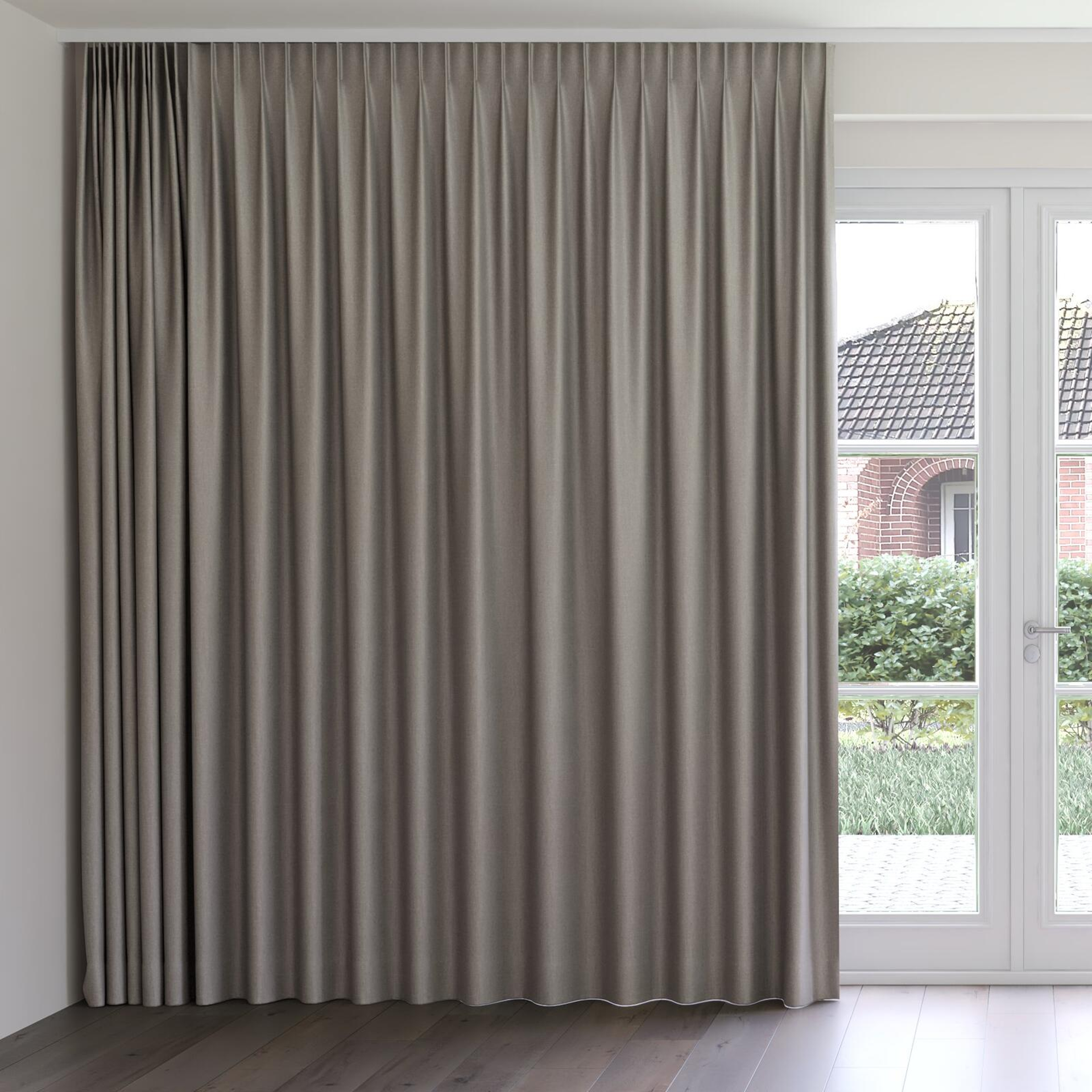Front view of Tonga Griffin, on curtain rail