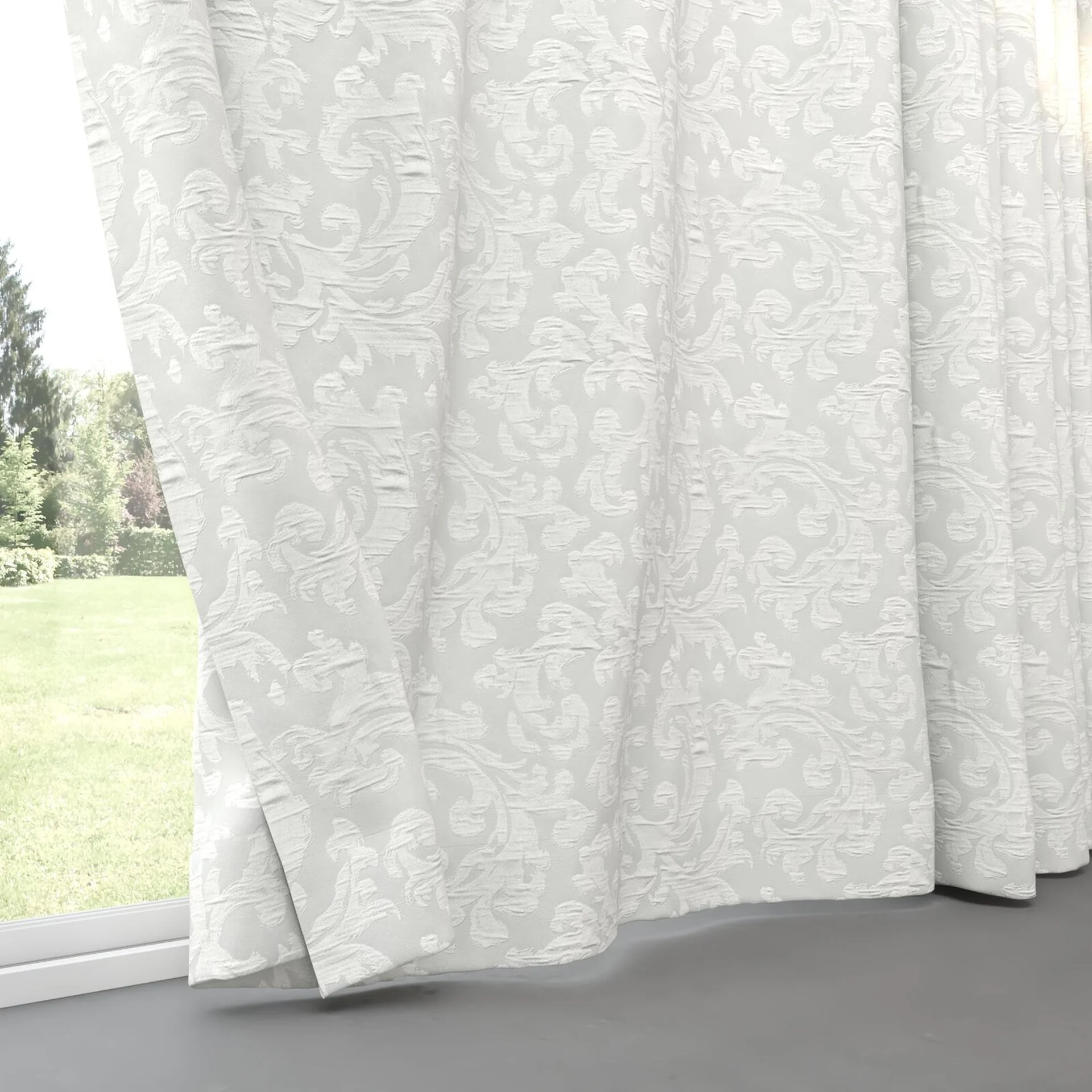 Bottom view of Juleste Silver, pinch pleat