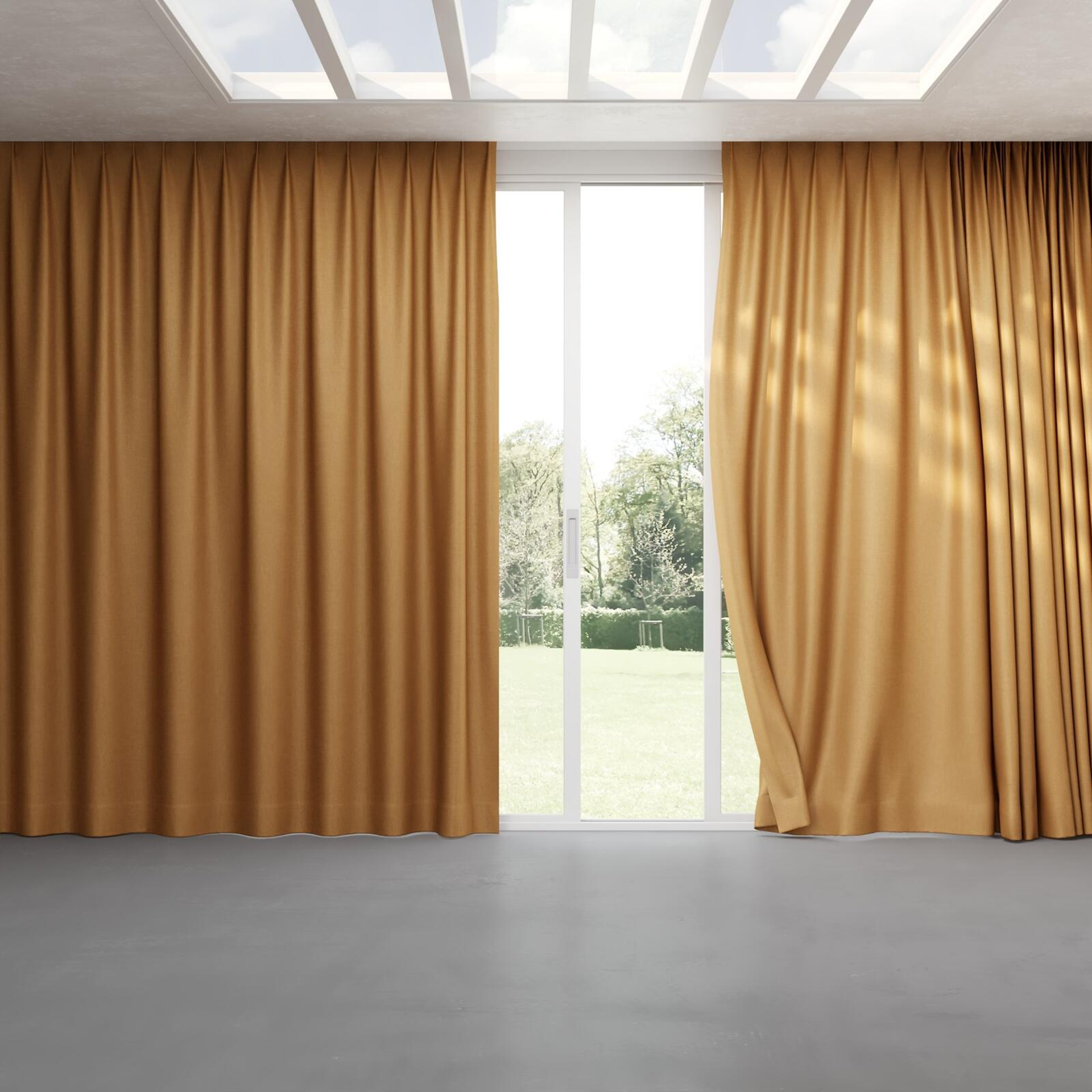 Full view of Bronco Cinnamon, pinch pleat