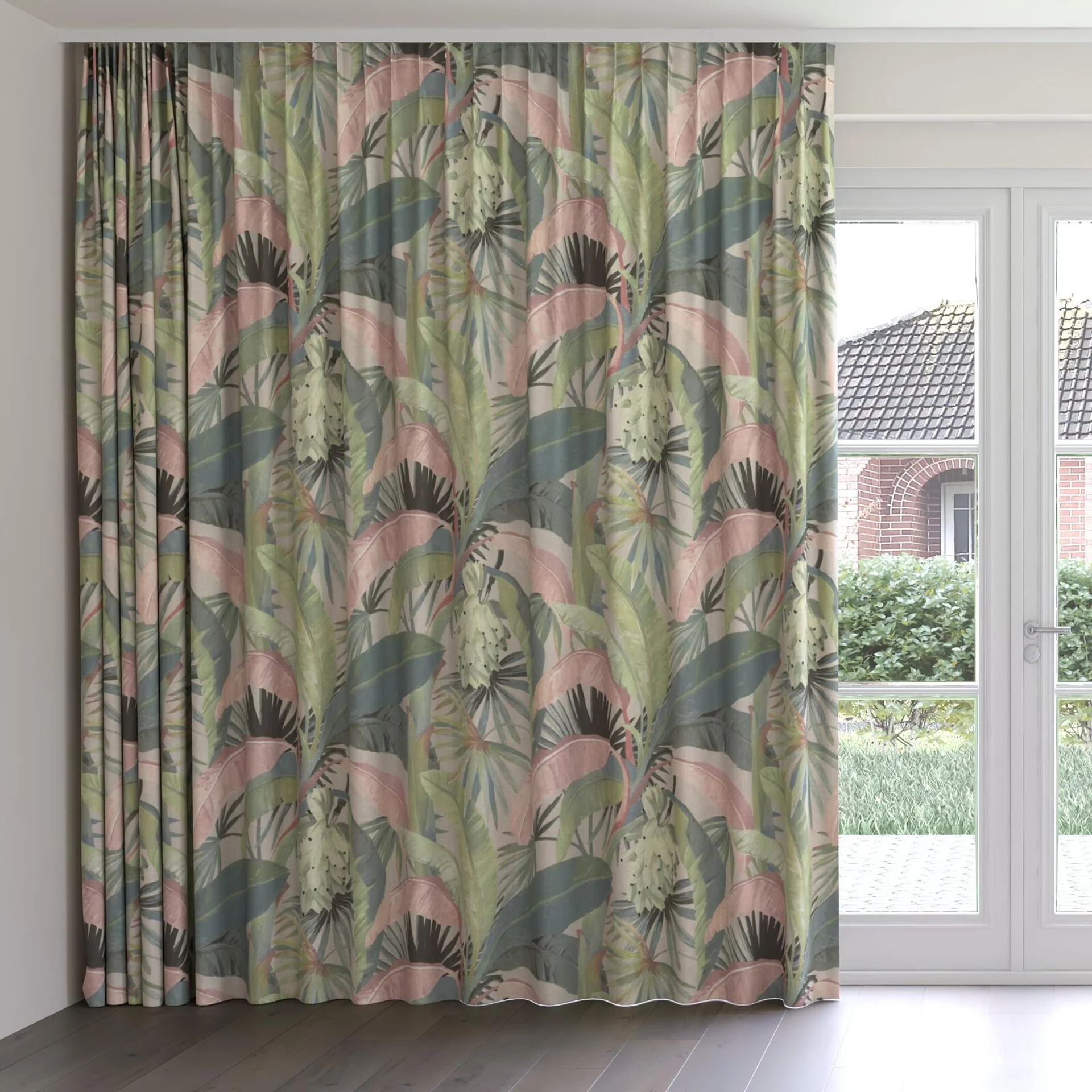 Front view of La Palma Hollywood, on curtain rail