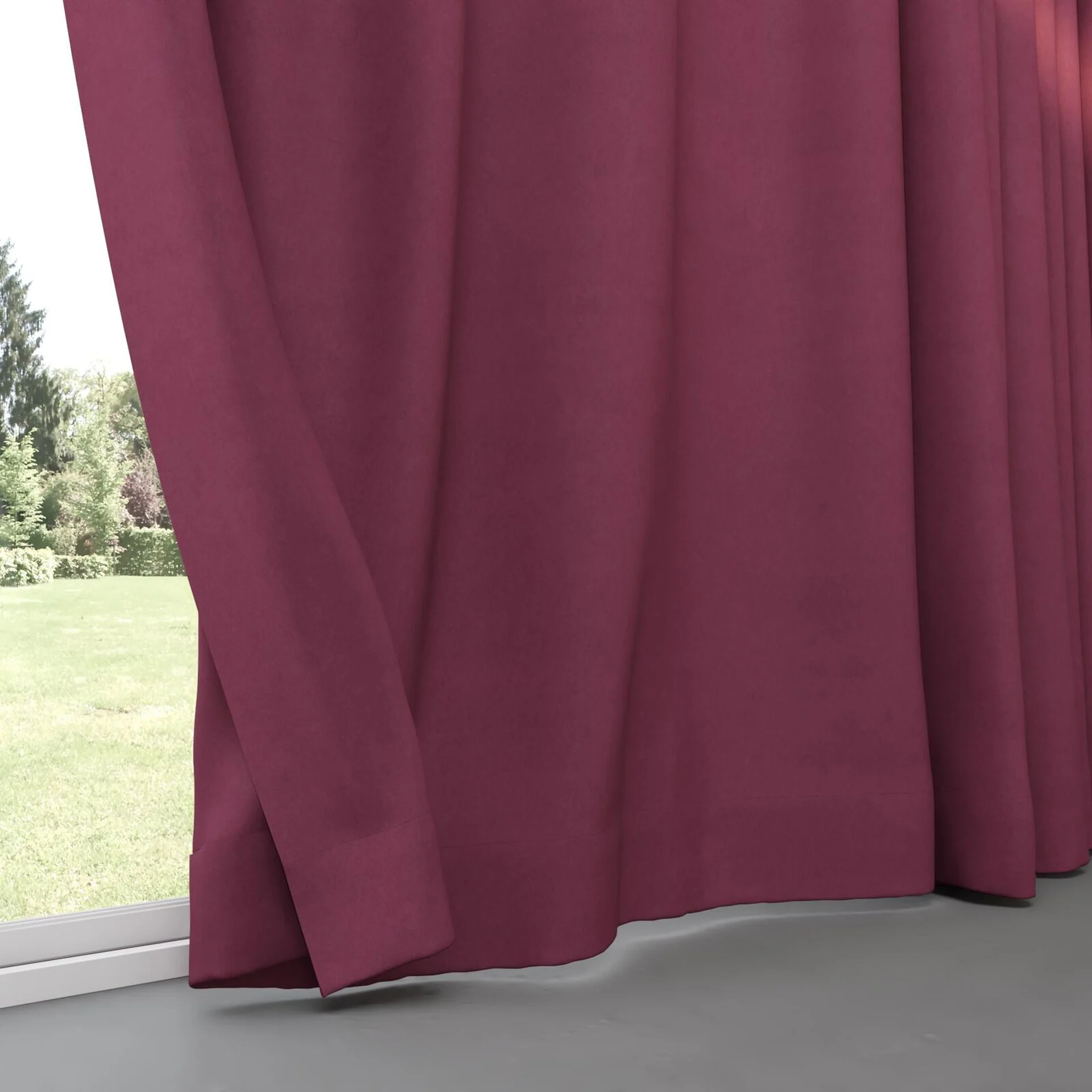 Bottom view of Lech Passion, pinch pleat