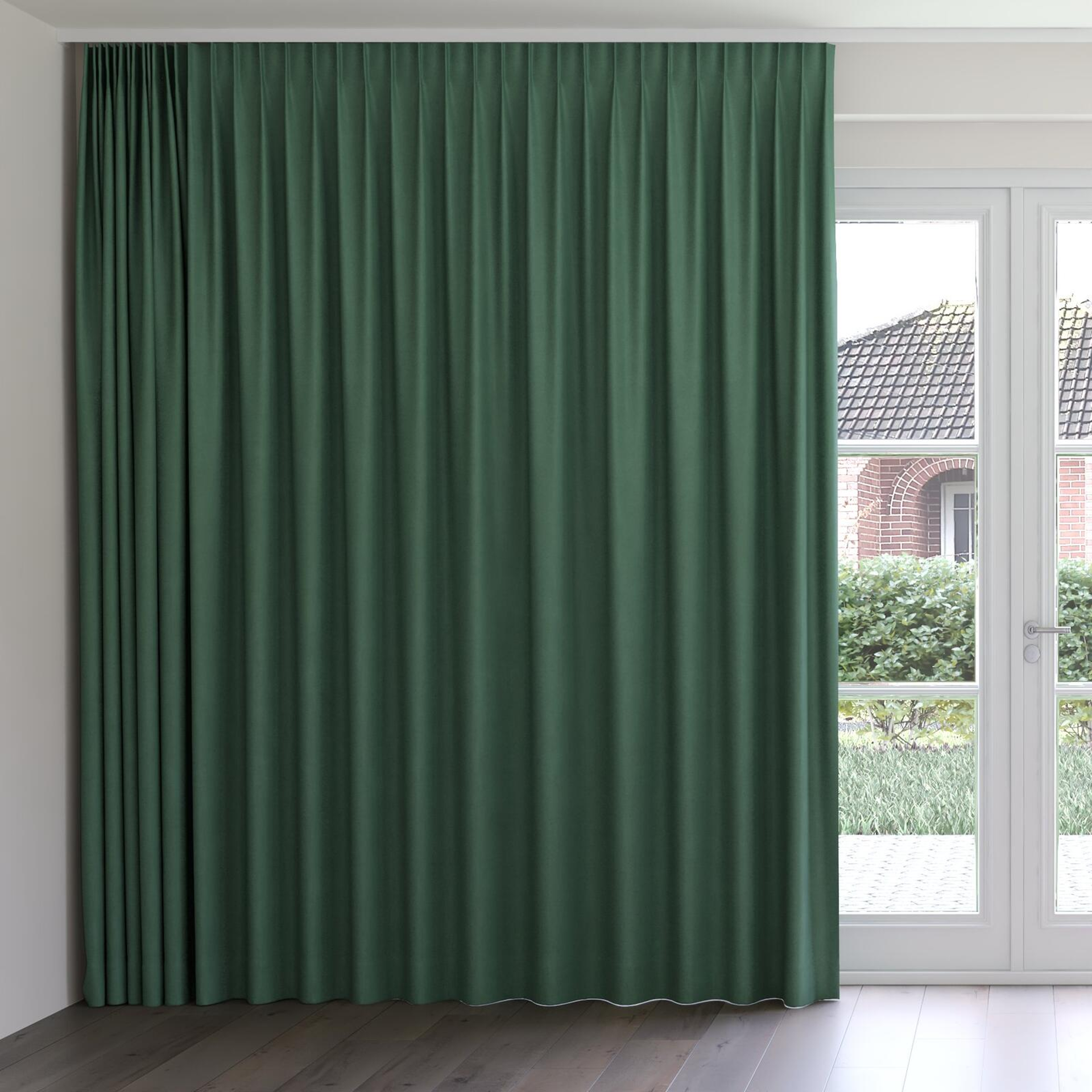 Front view of Peak Bermuda, on curtain rail