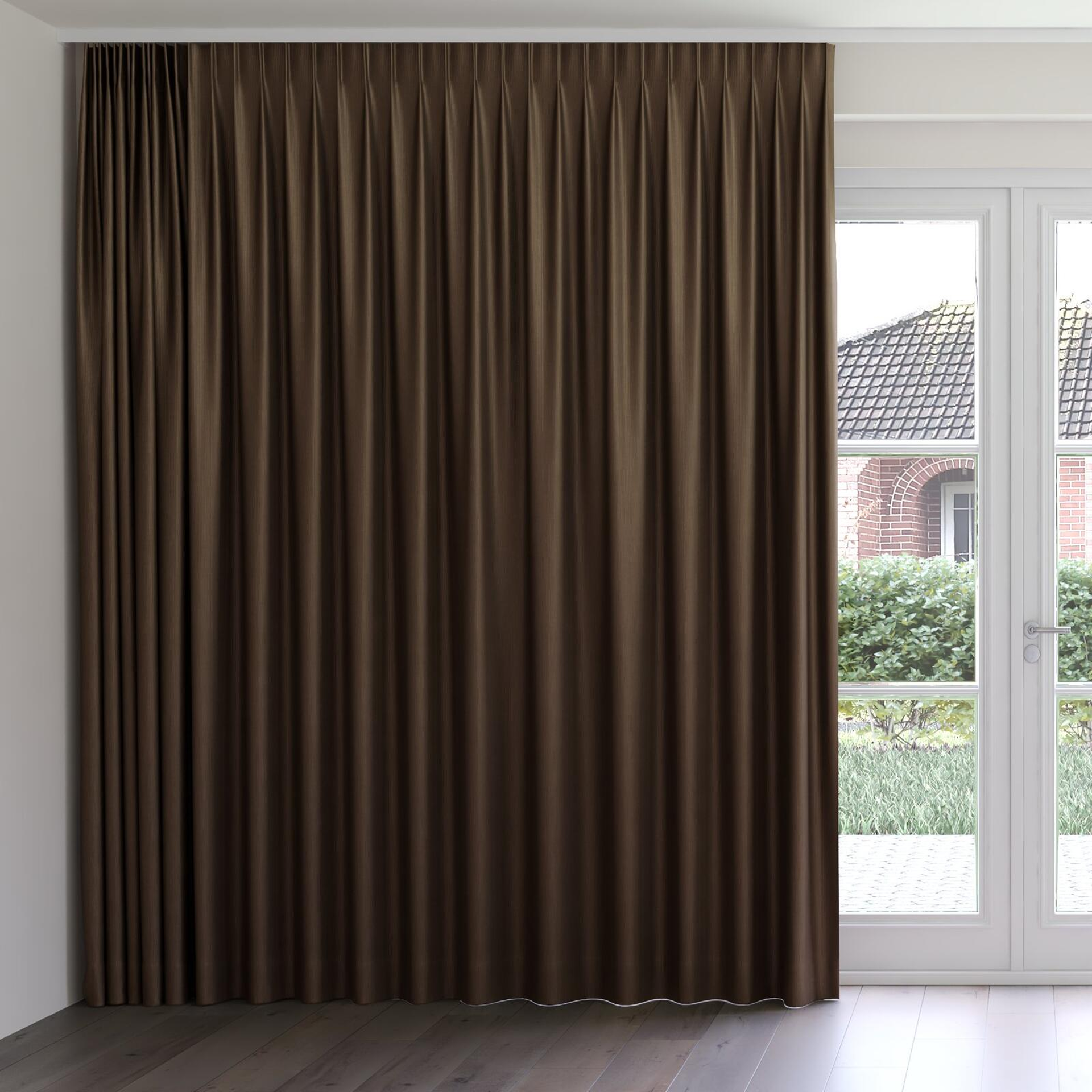 Front view of Hombre Pinecone, on curtain rail
