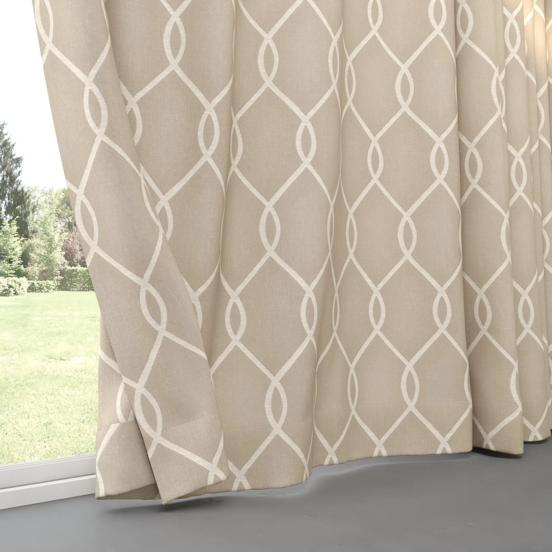 Bottom view of Latimer Latte, pinch pleat