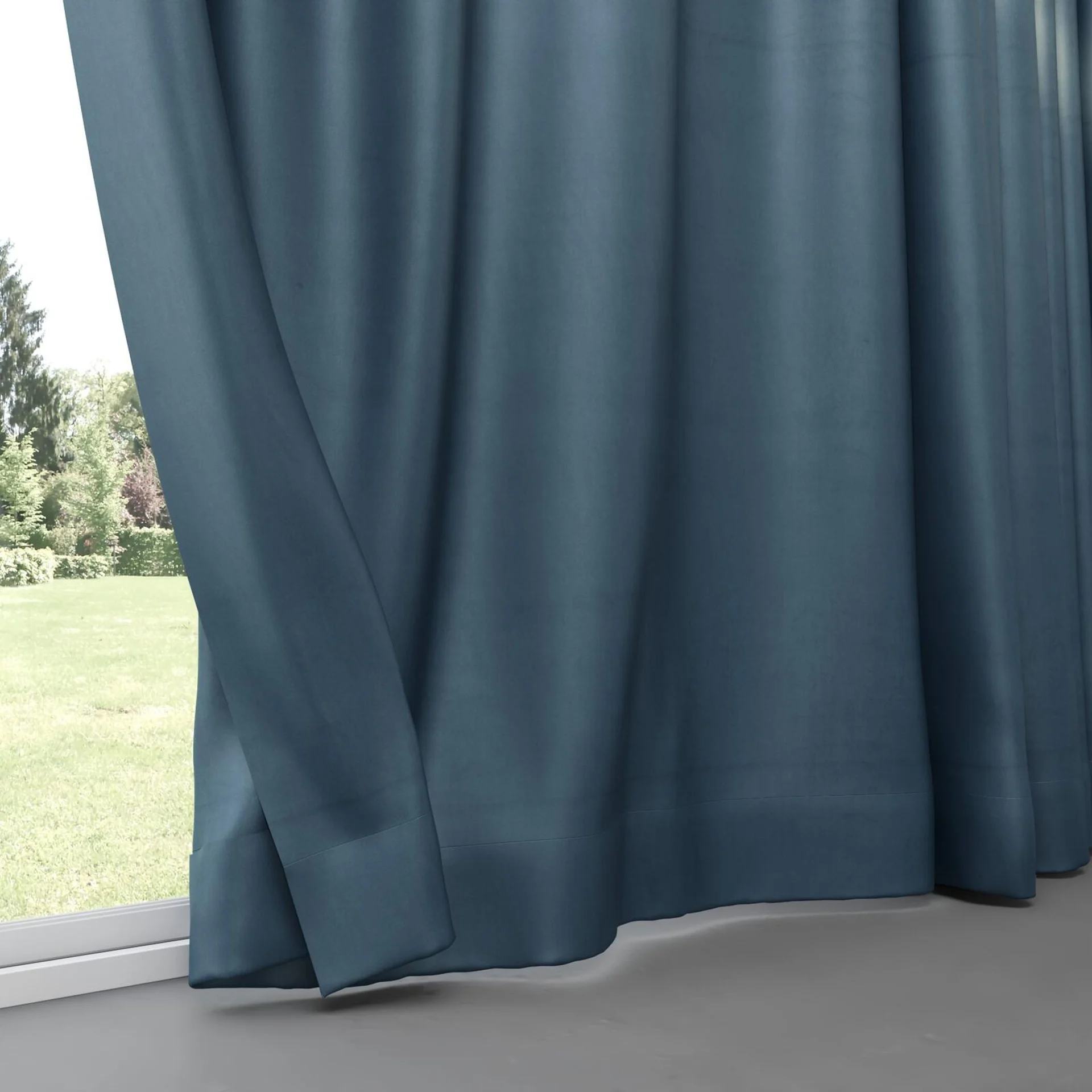 Bottom view of Warlock Azure, pinch pleat