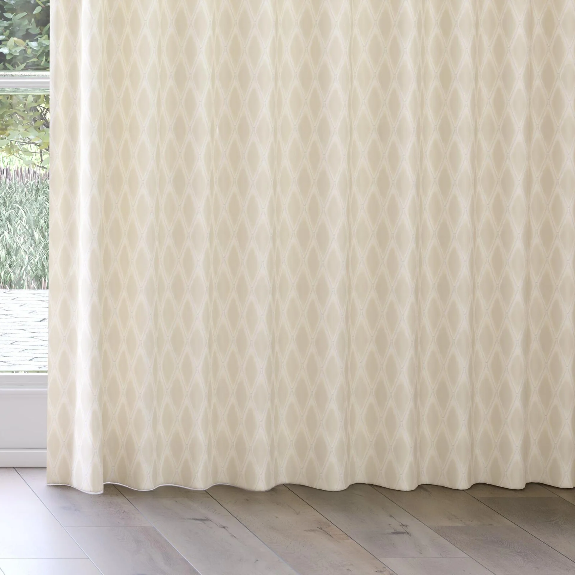 Bottom view of Pantheon Angora, on curtain rail