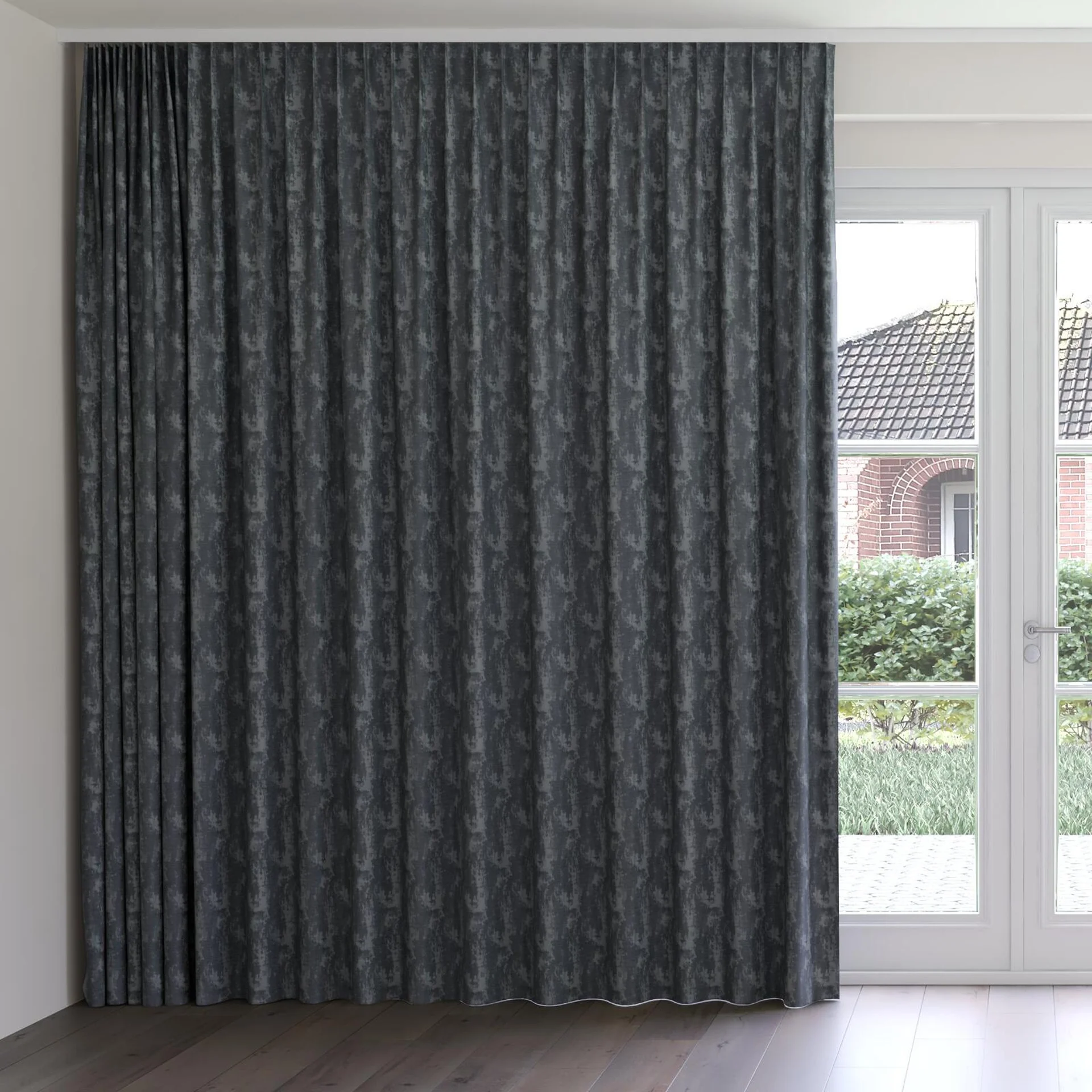 Front view of Innovation Storm, on curtain rail