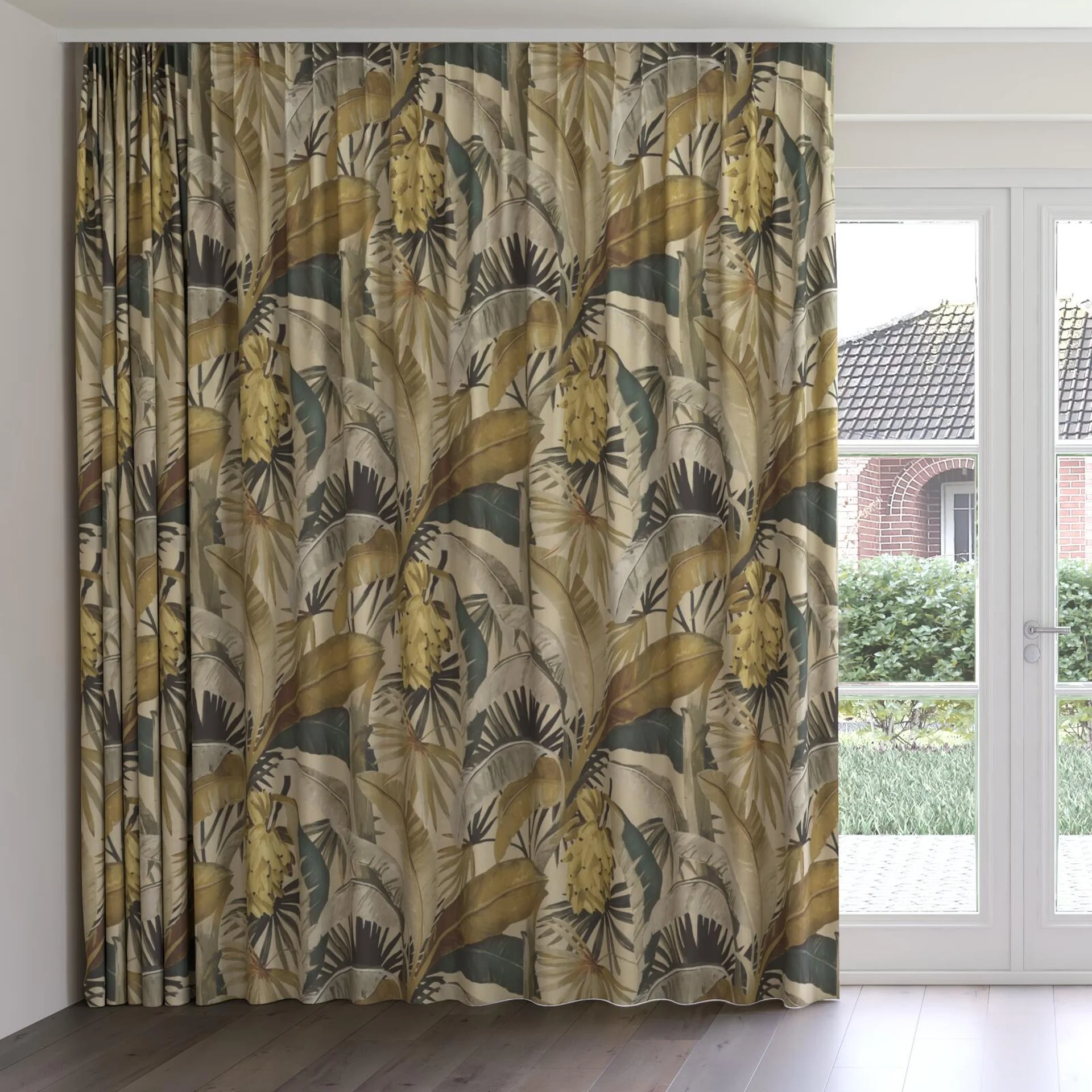 Front view of La Palma Gilver, on curtain rail