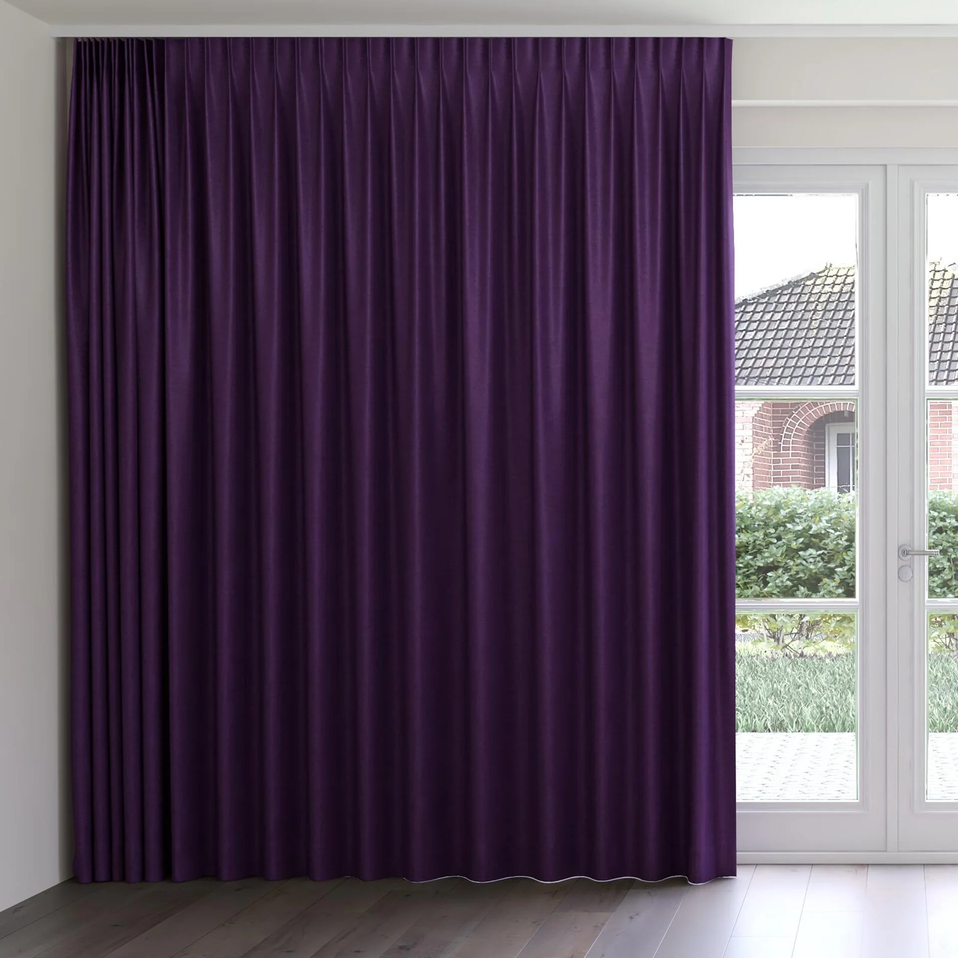 Front view of Drama Imperial, on curtain rail