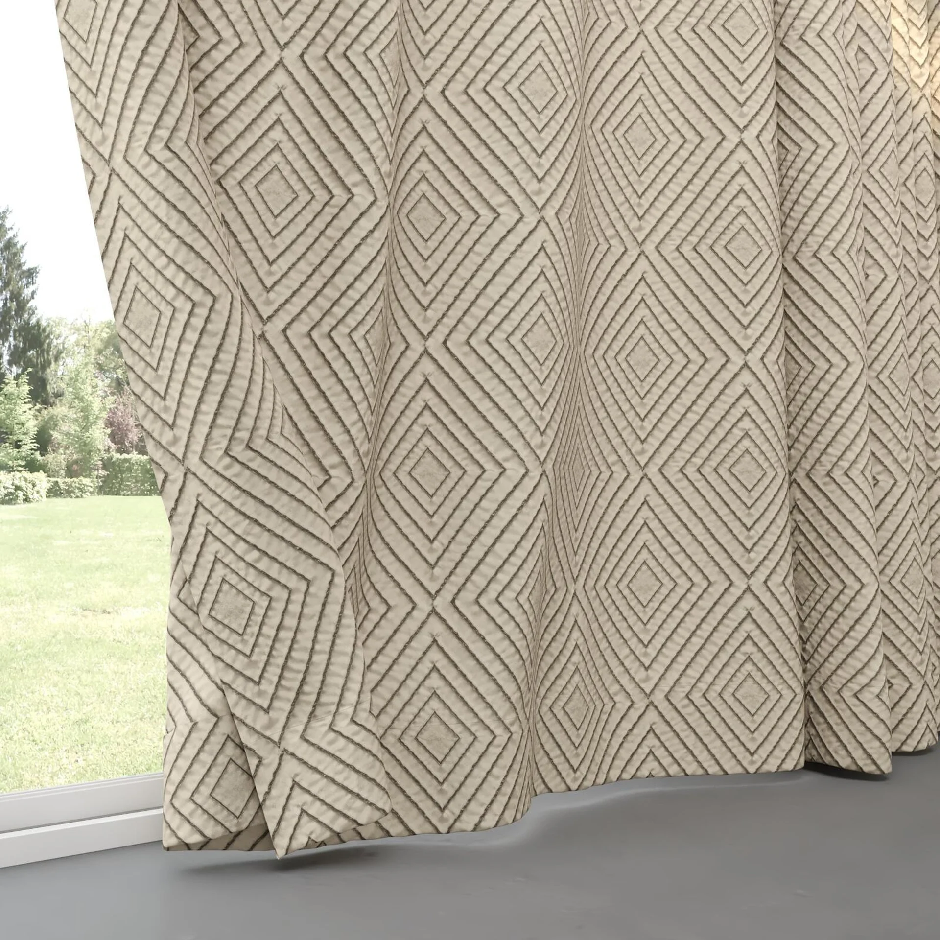 Bottom view of Intuition Papyrus, pinch pleat