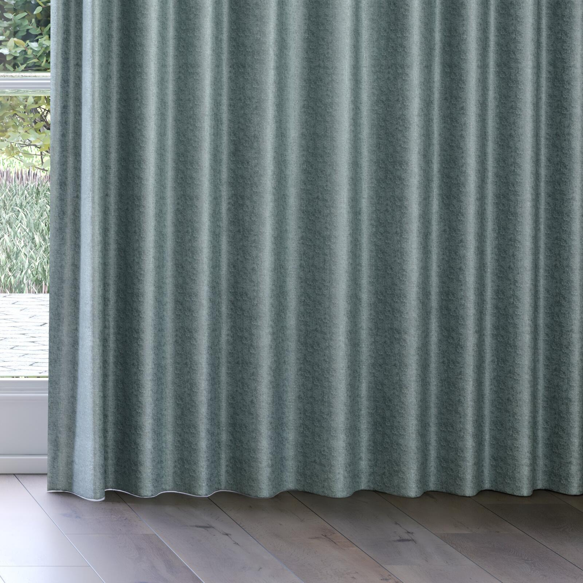 Bottom view of Hug Mineral, on curtain rail