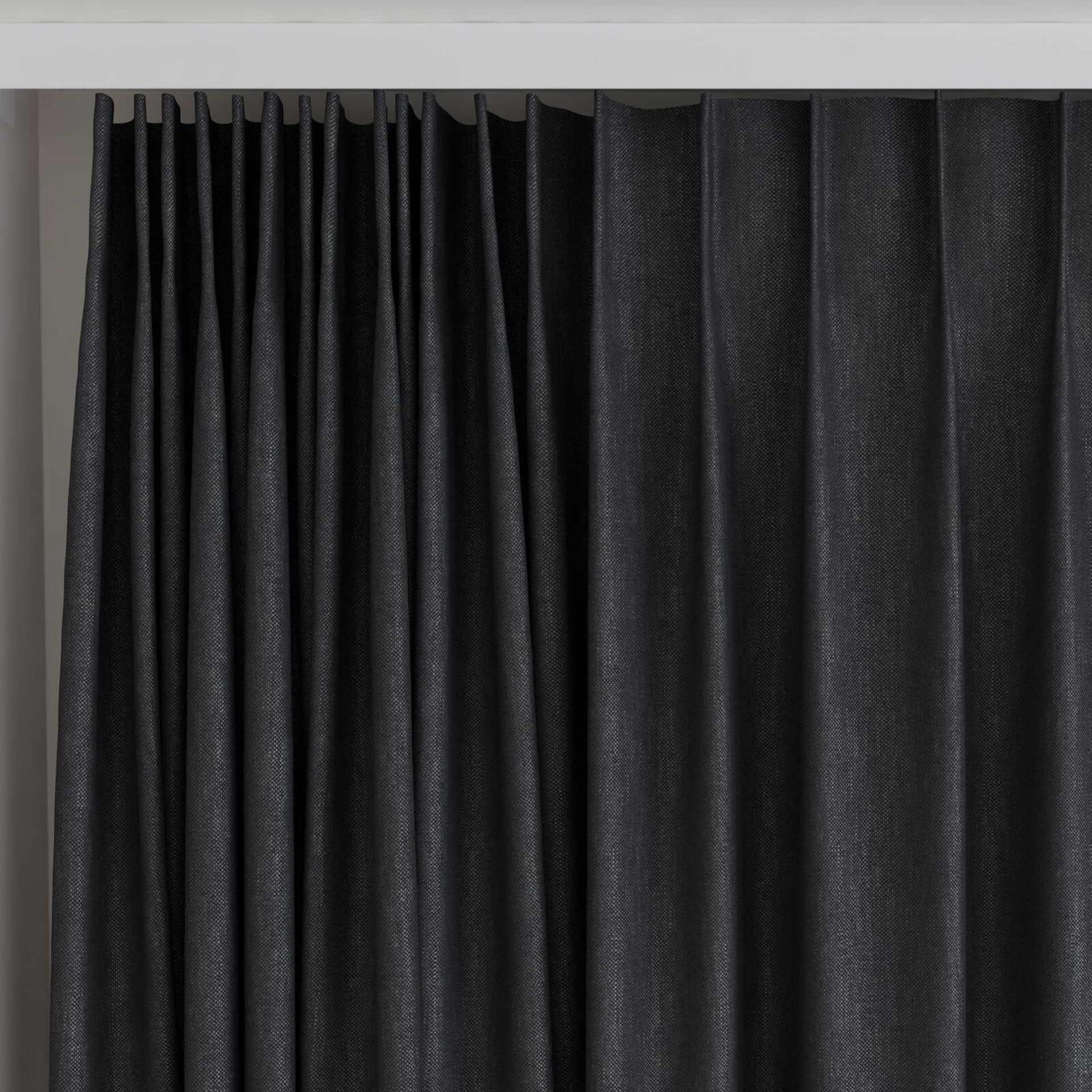Top view of Bronco Onyx, on curtain rail