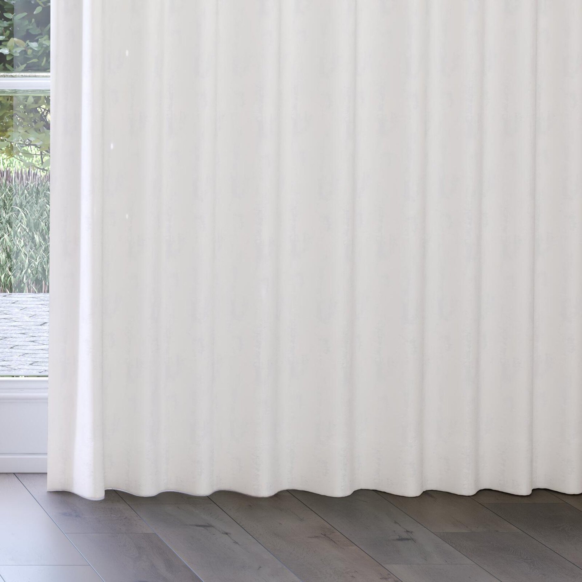 Bottom view of Innovation Snow, on curtain rail