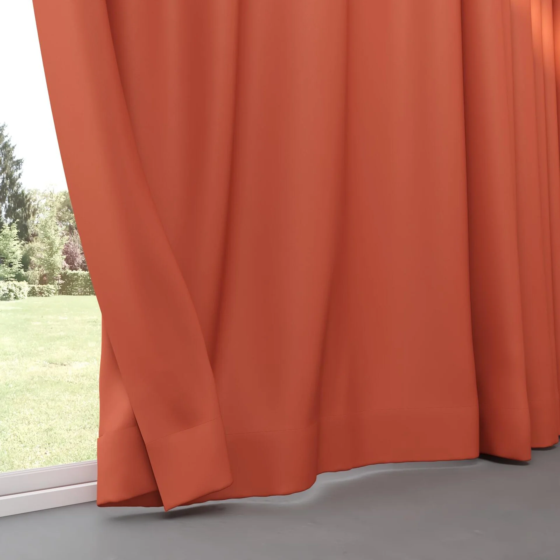 Bottom view of Ultra Dim Sierra, pinch pleat