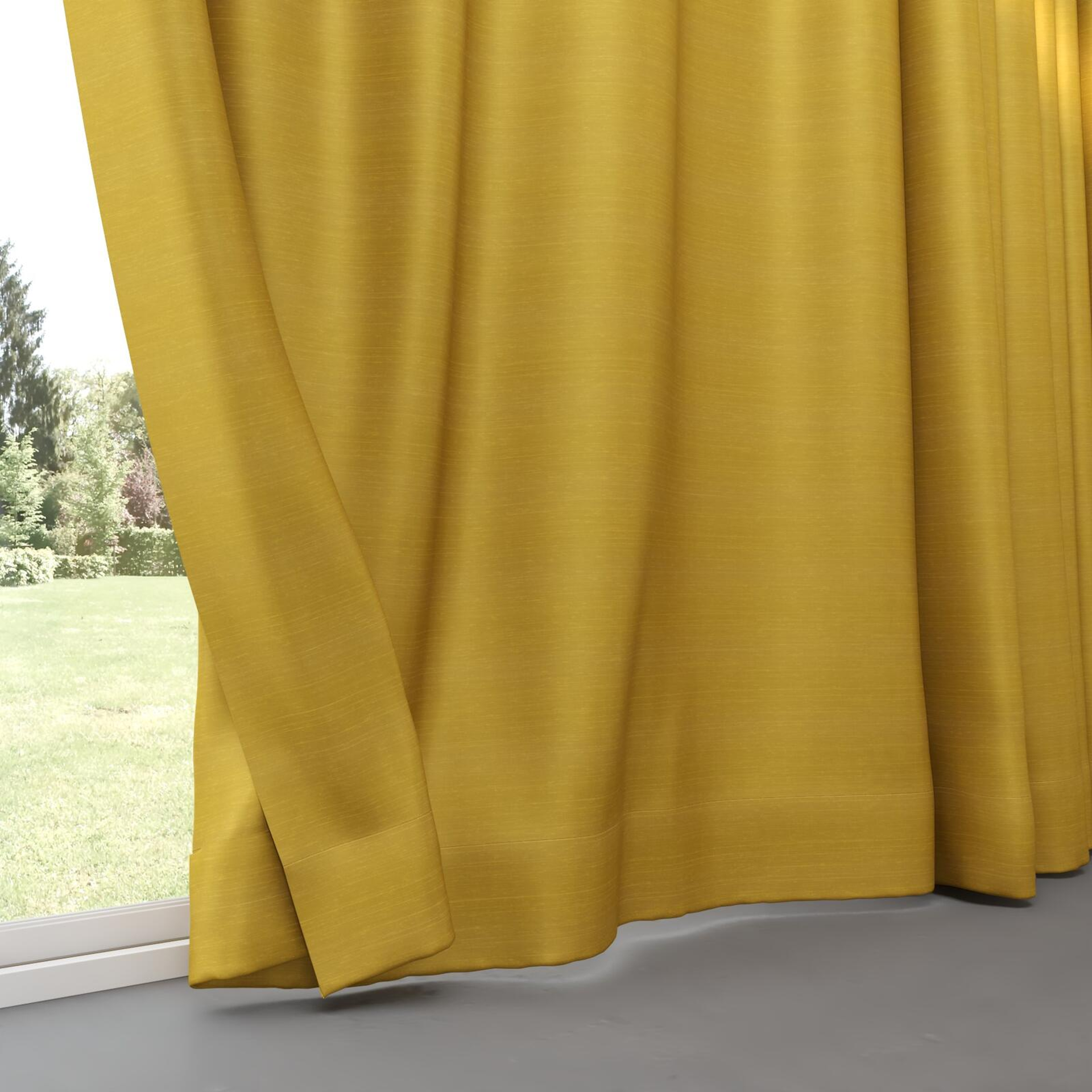 Bottom view of Silky Artisan, pinch pleat