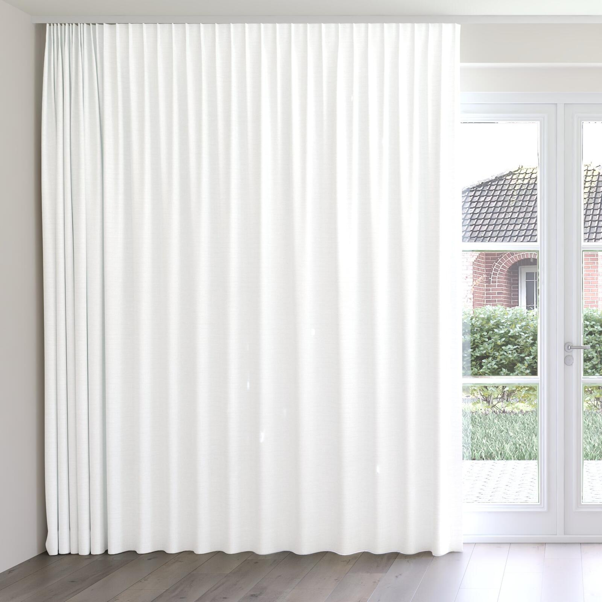 Front view of Linex Snow, on curtain rail