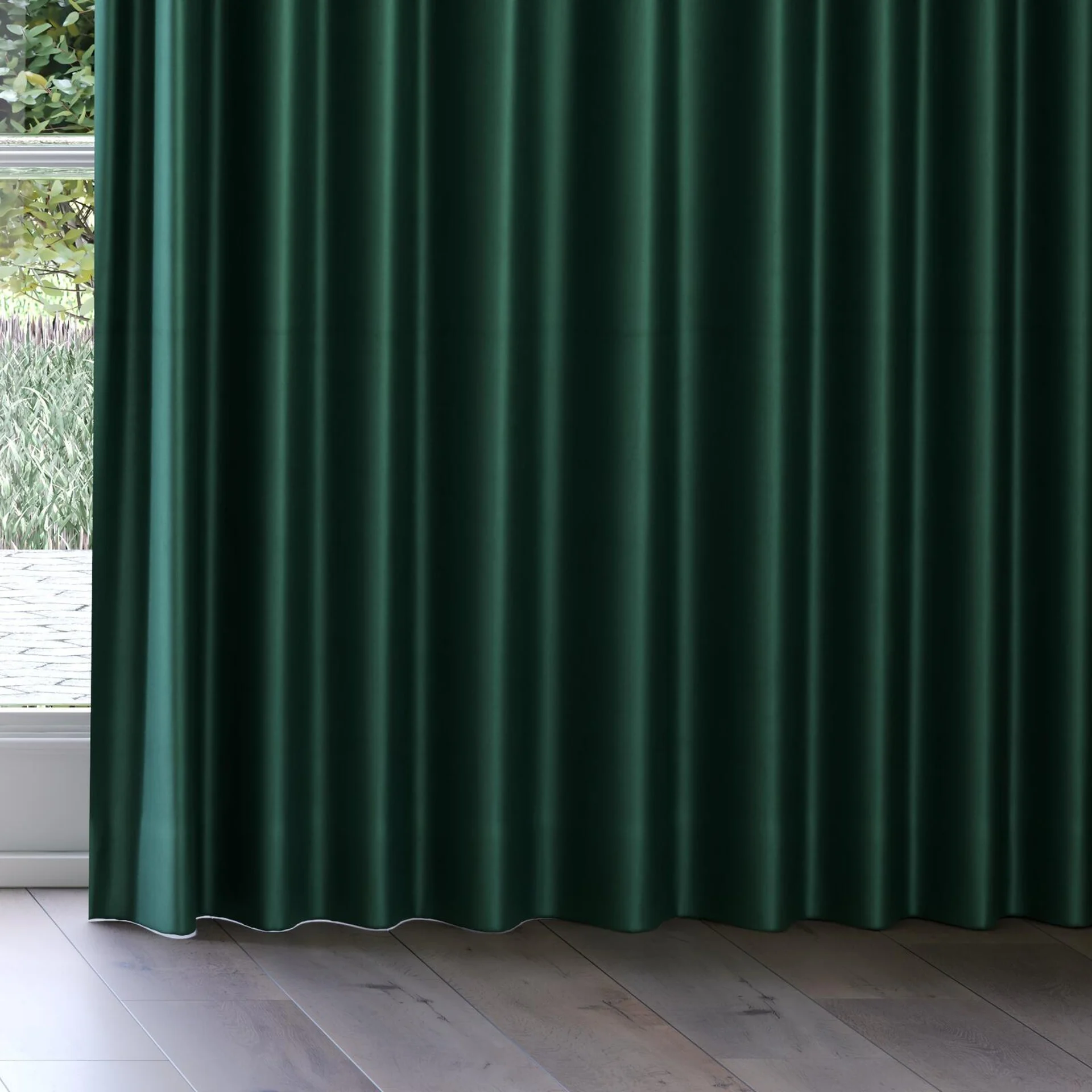Bottom view of Warlock Emerald, on curtain rail