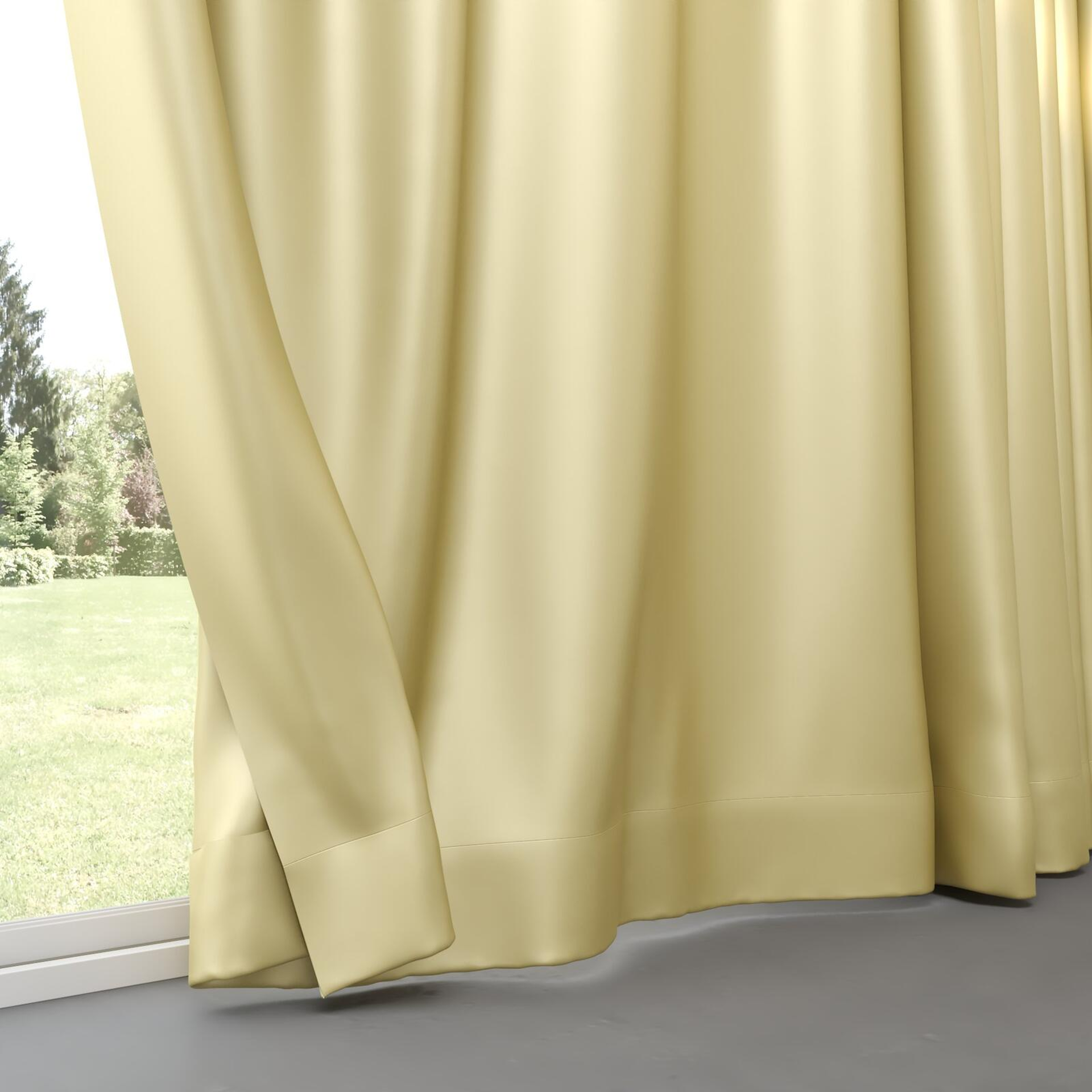 Bottom view of Moonbeam Straw, pinch pleat