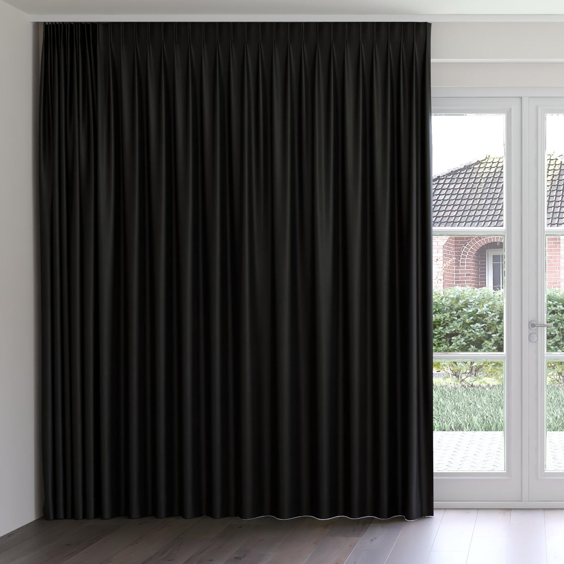 Front view of Mont Blanc Onyx, on curtain rail