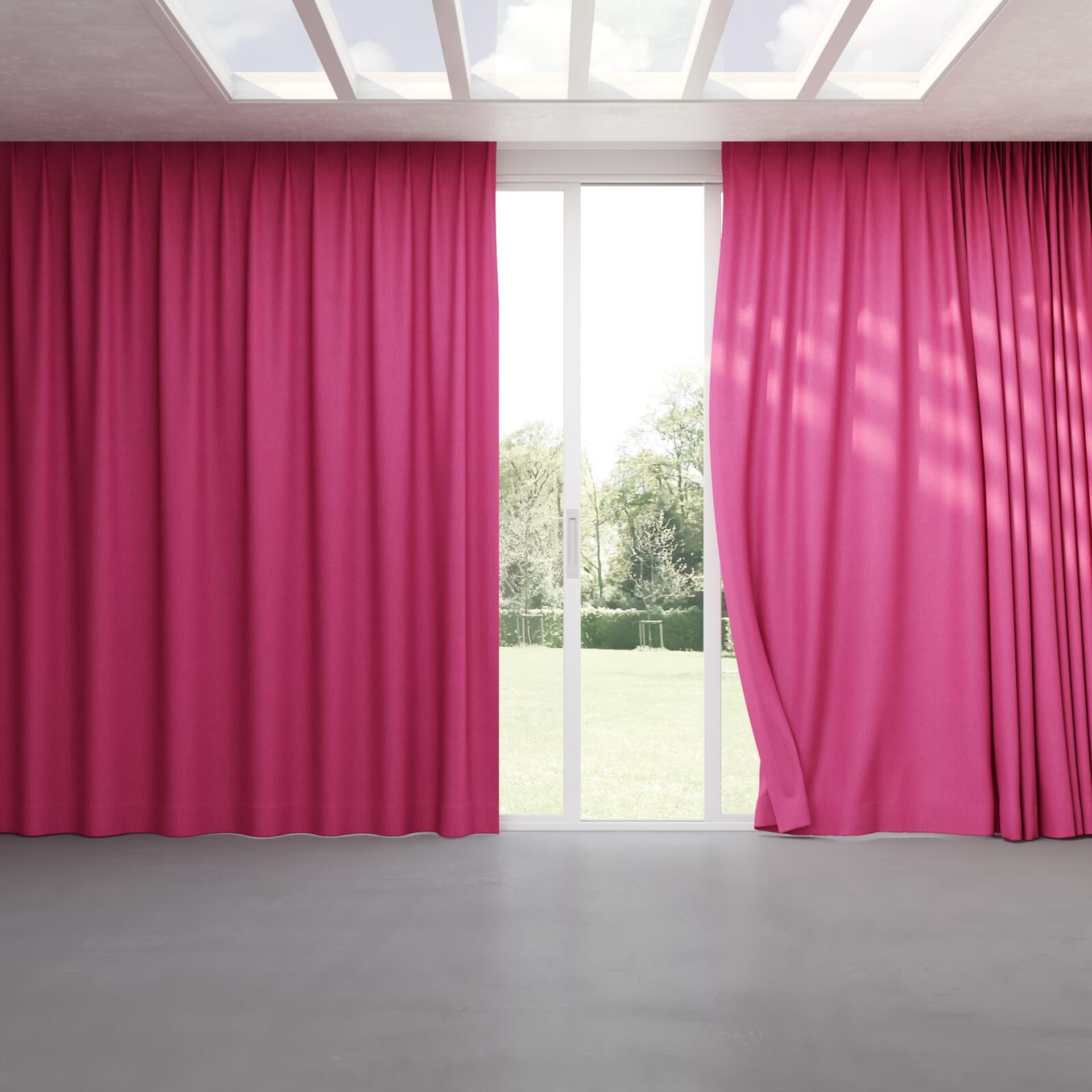 Full view of Rover Magenta, pinch pleat