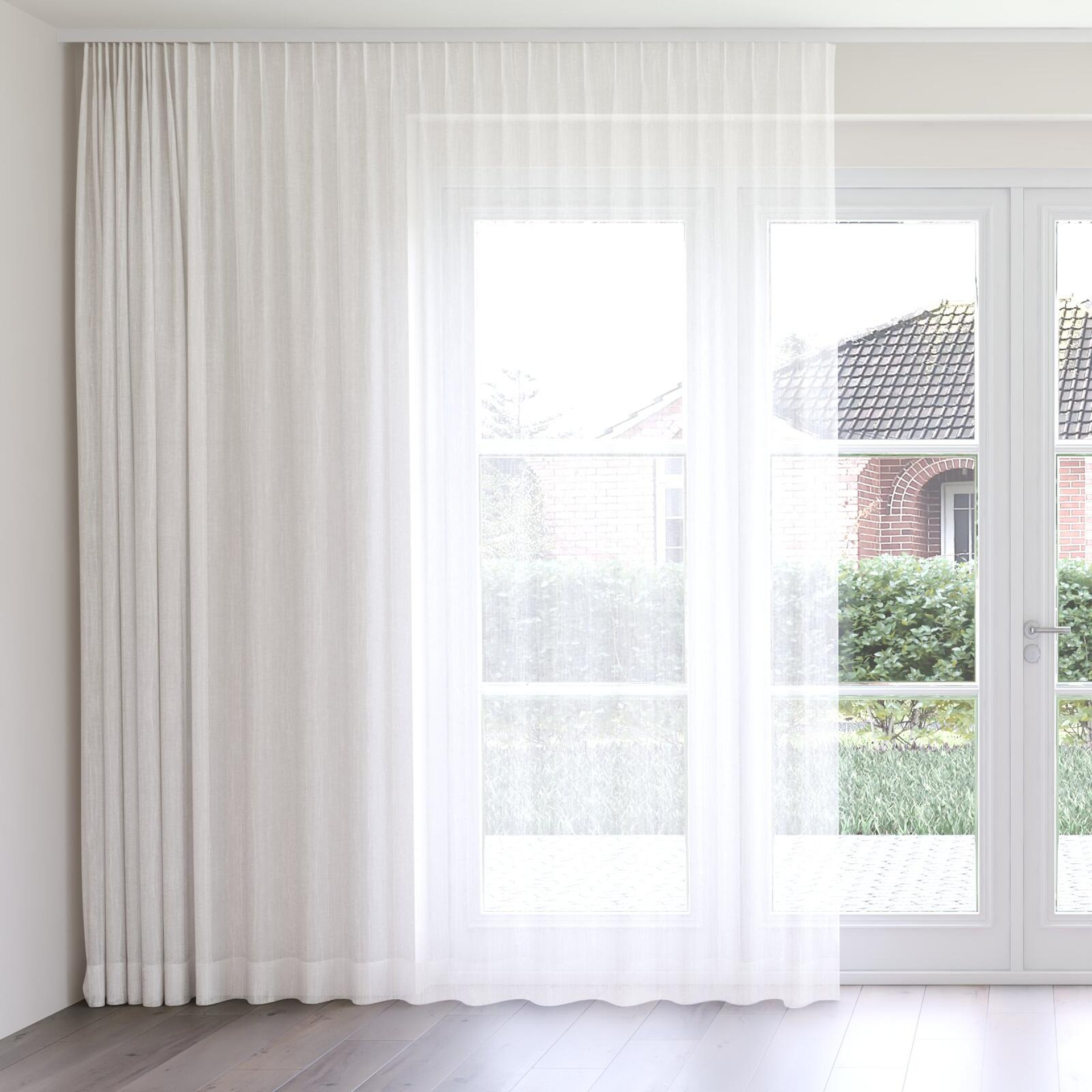 Front view of Sonata Ice, on curtain rail